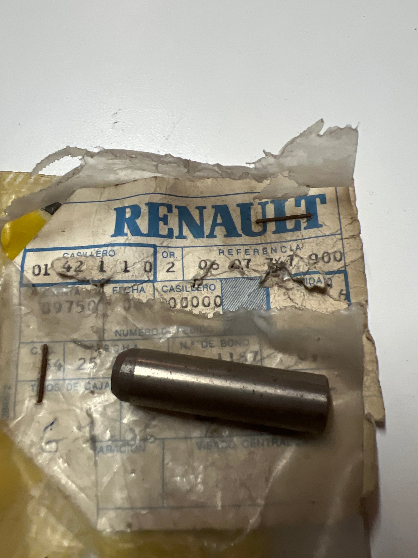 607747900 Renault GUIA DE VALVULAS