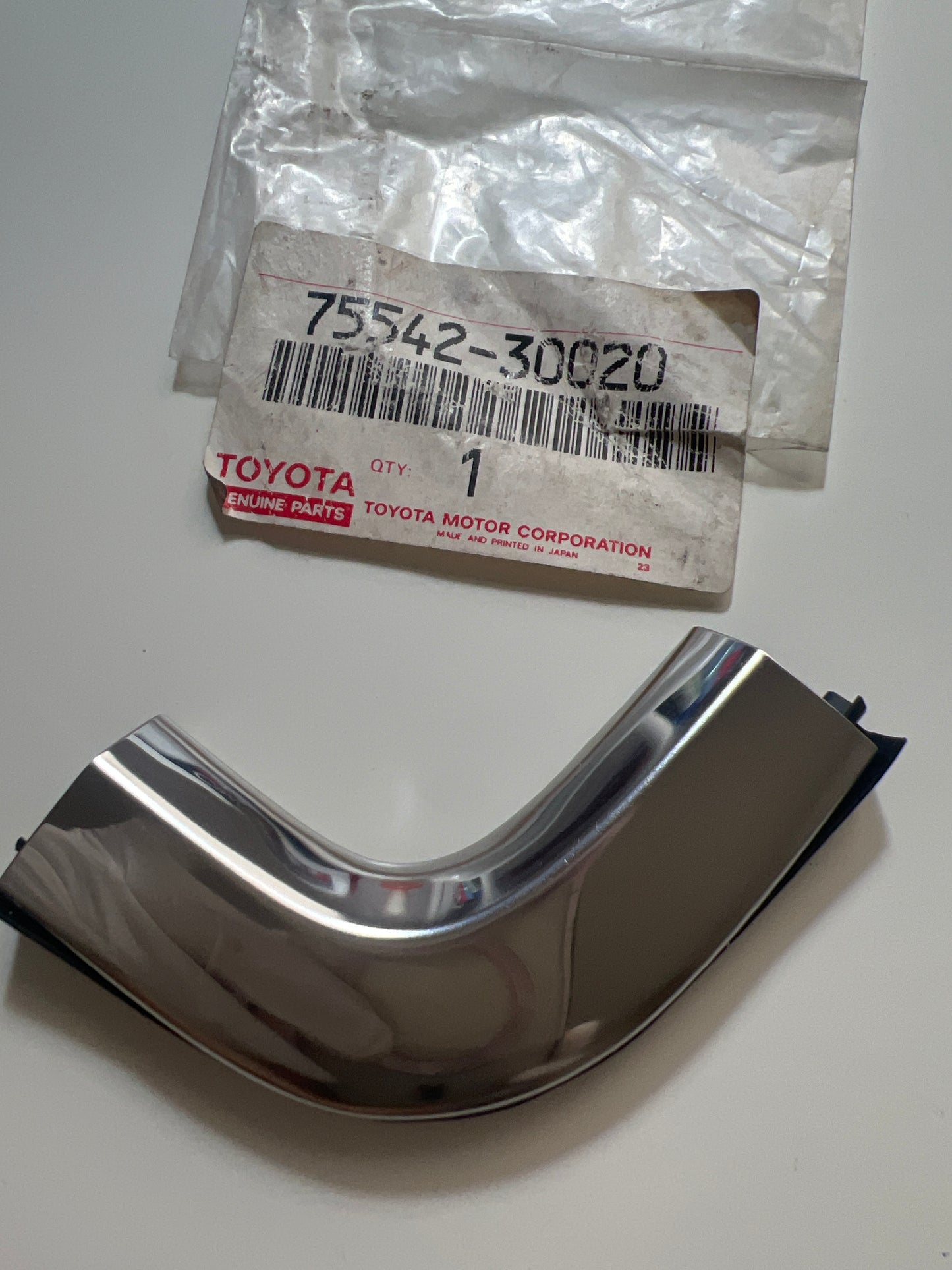 75542-30020 FRONT MOULDING, toyota
