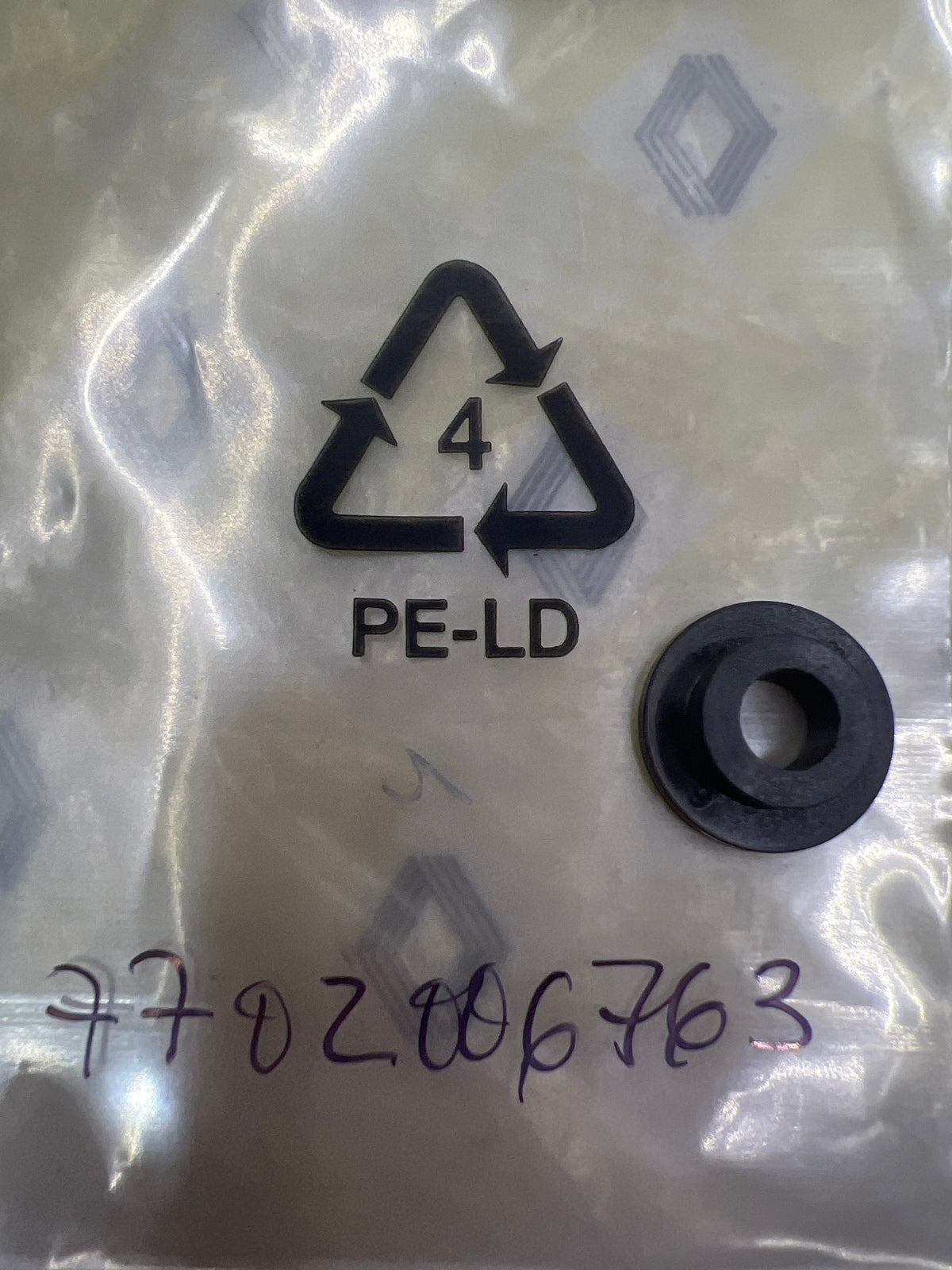 Casquillo de goma Renault 7702006763