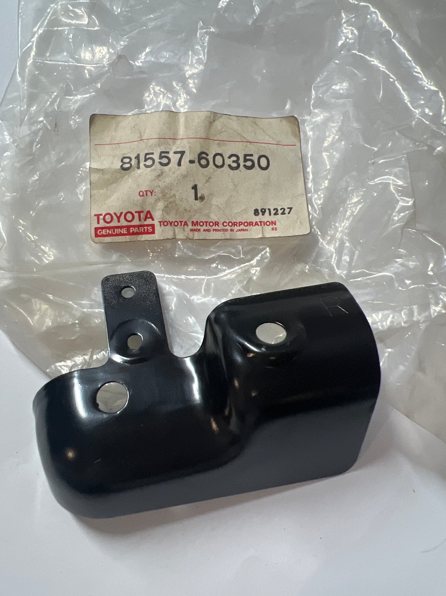 81557-60350 REAR COMBINATION LAMP, toyota