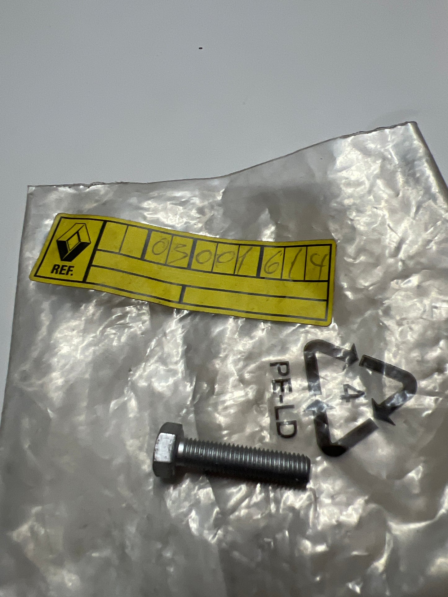 7703001614 - TORNILLO HM 7 - Renault