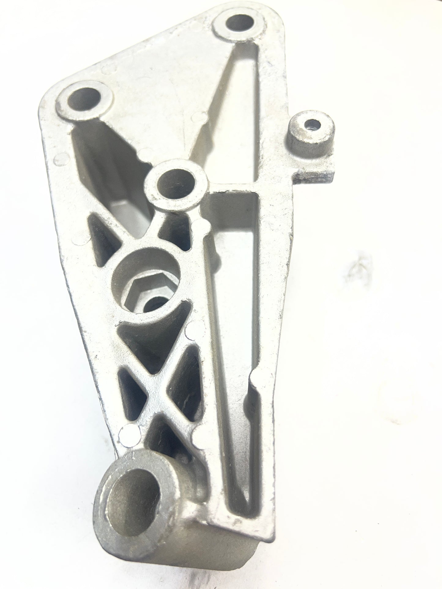 7700795783 BRACKET G/BOX CL RENAULT