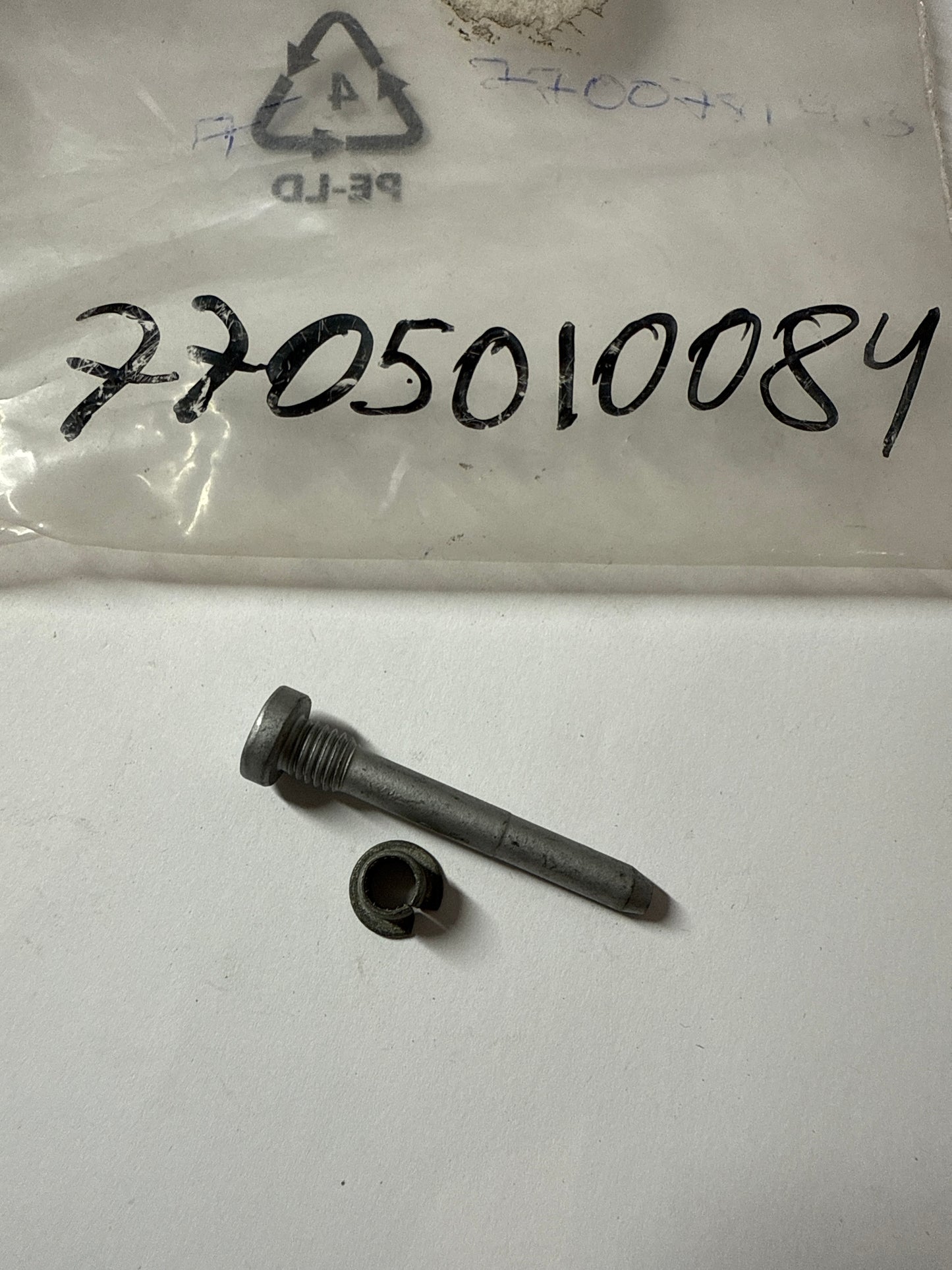 7705010084 - CASQUILLO 6X8 - Renault