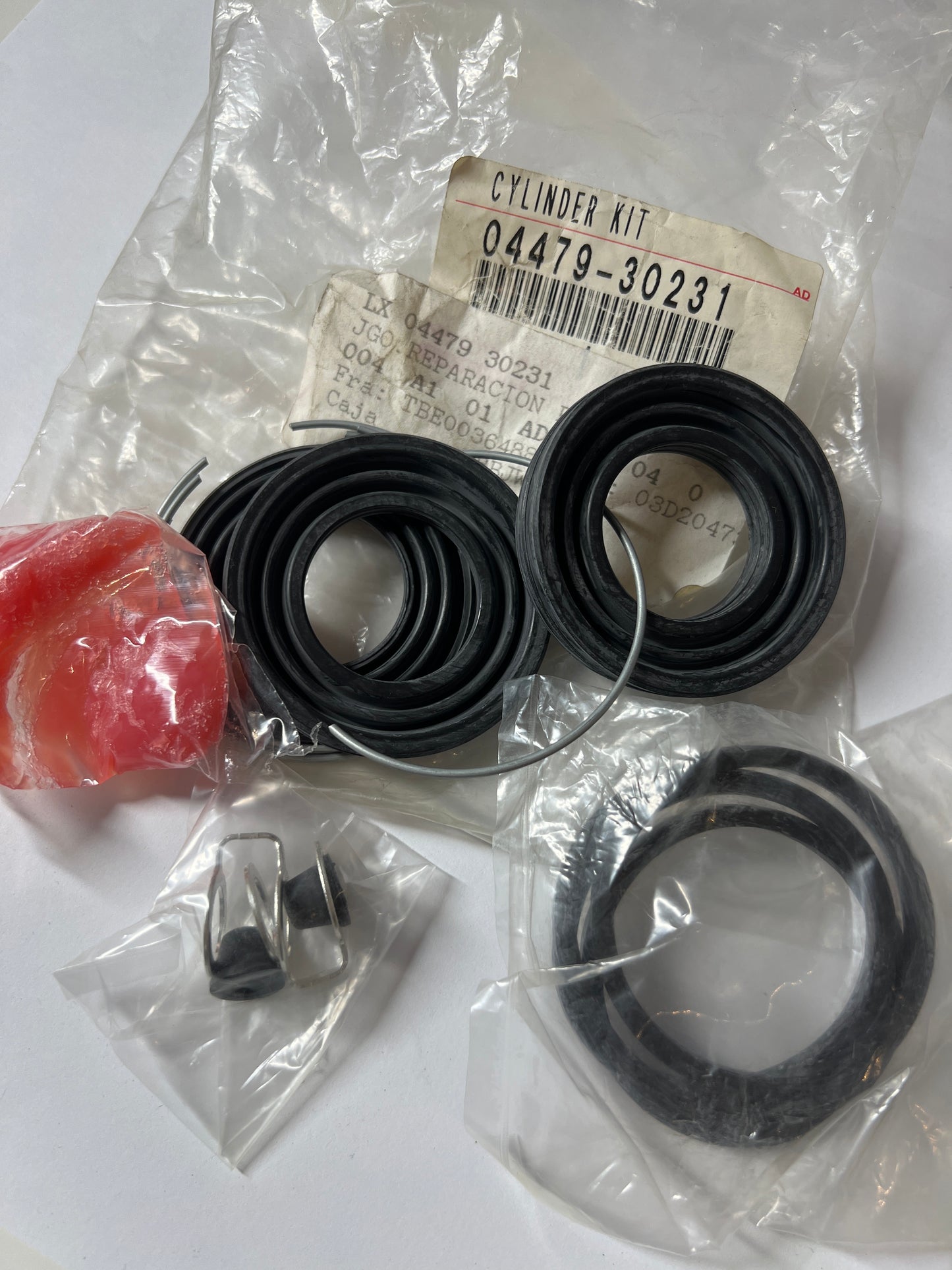 04479-30231 REAR DISC BRAKE CALIPER & DUST COVER, toyota