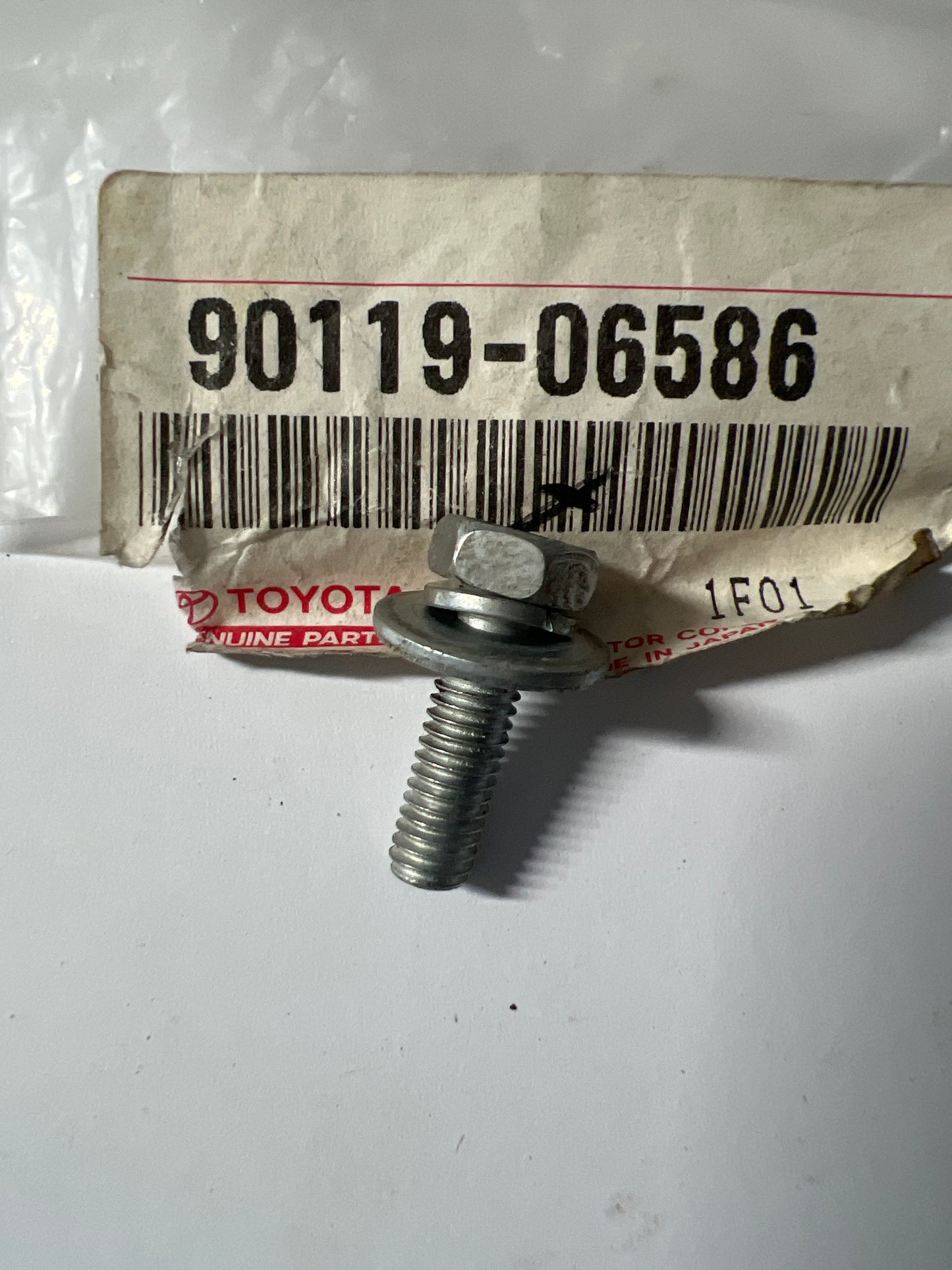 90119-06586 HOOD & FRONT FENDER, toyota