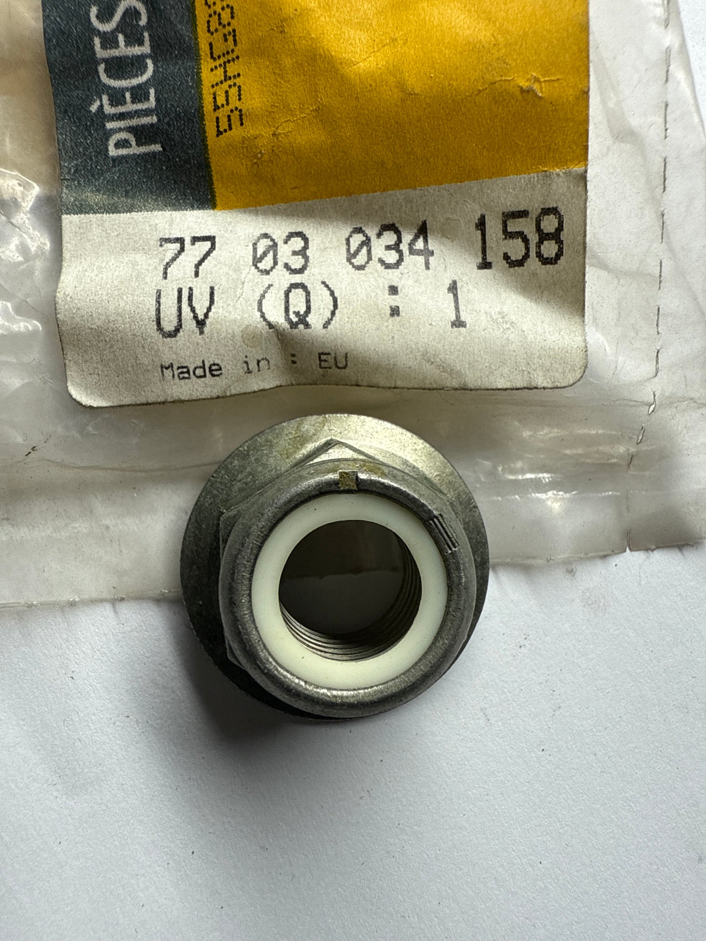 7703034158 - TUERCA 14X150 - Renault