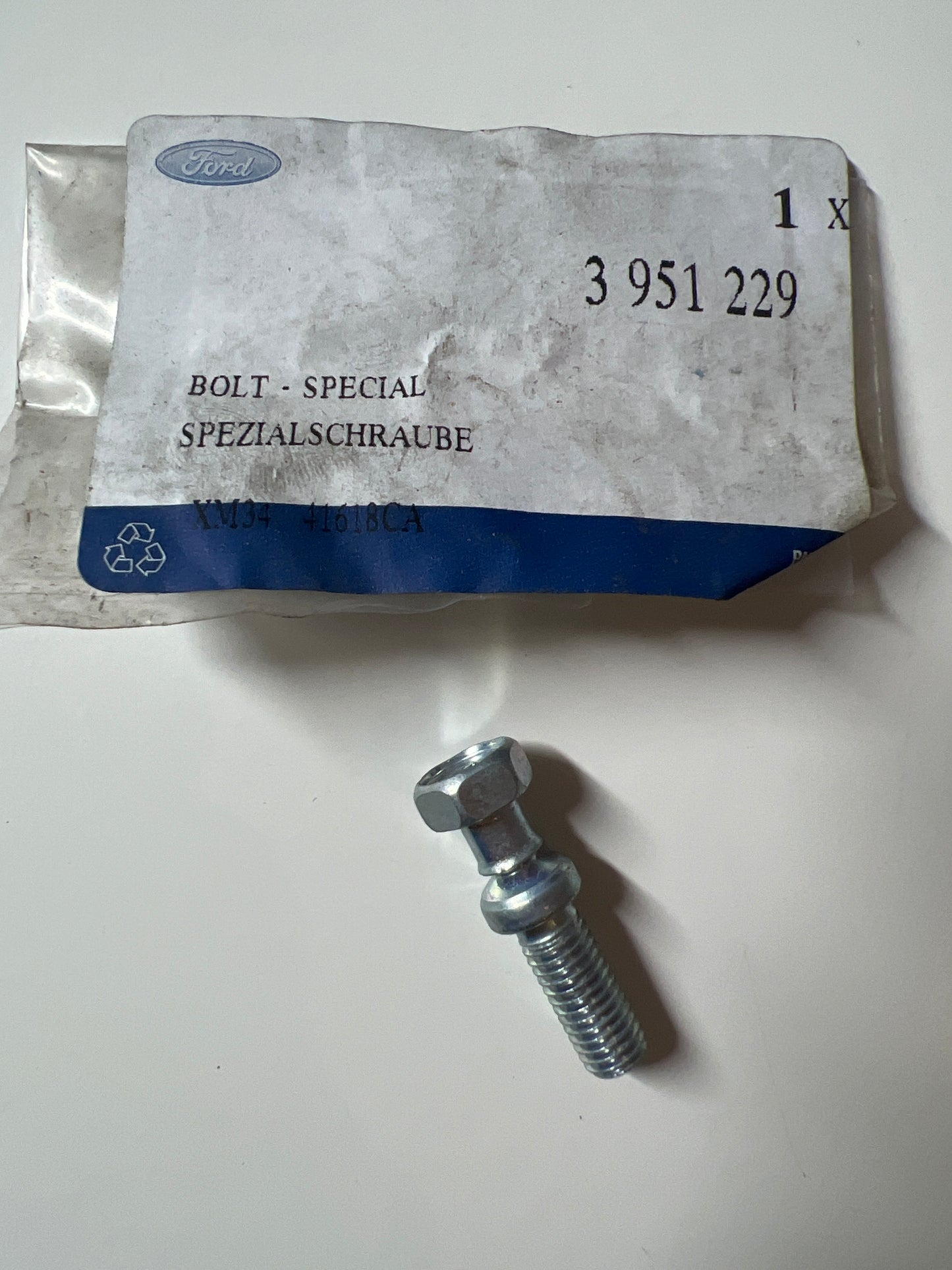 3951229, TORNILLO ESPECIAL, Ford