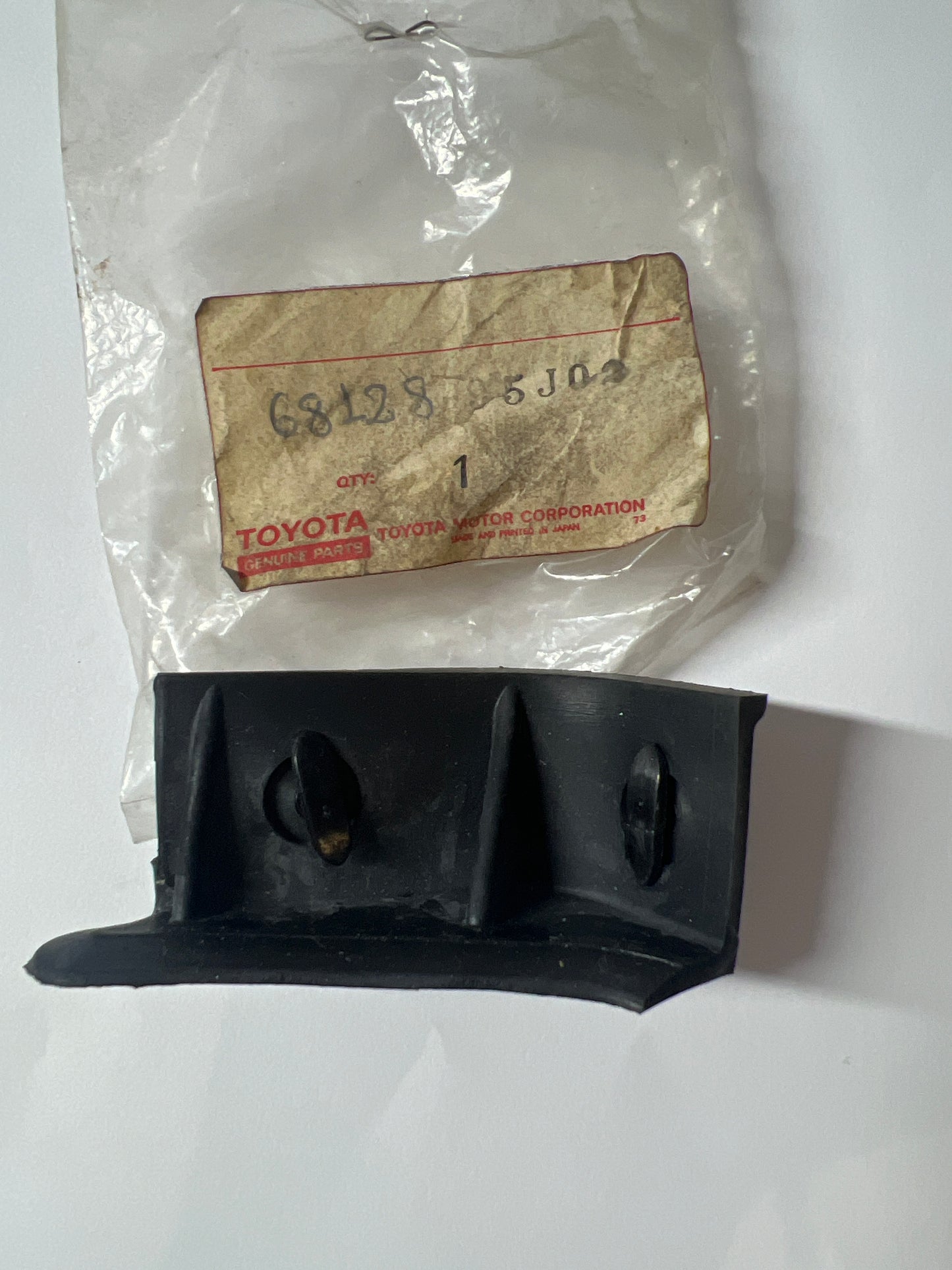 68128-95J02 FRONT DOOR PANEL & GLASS, toyota