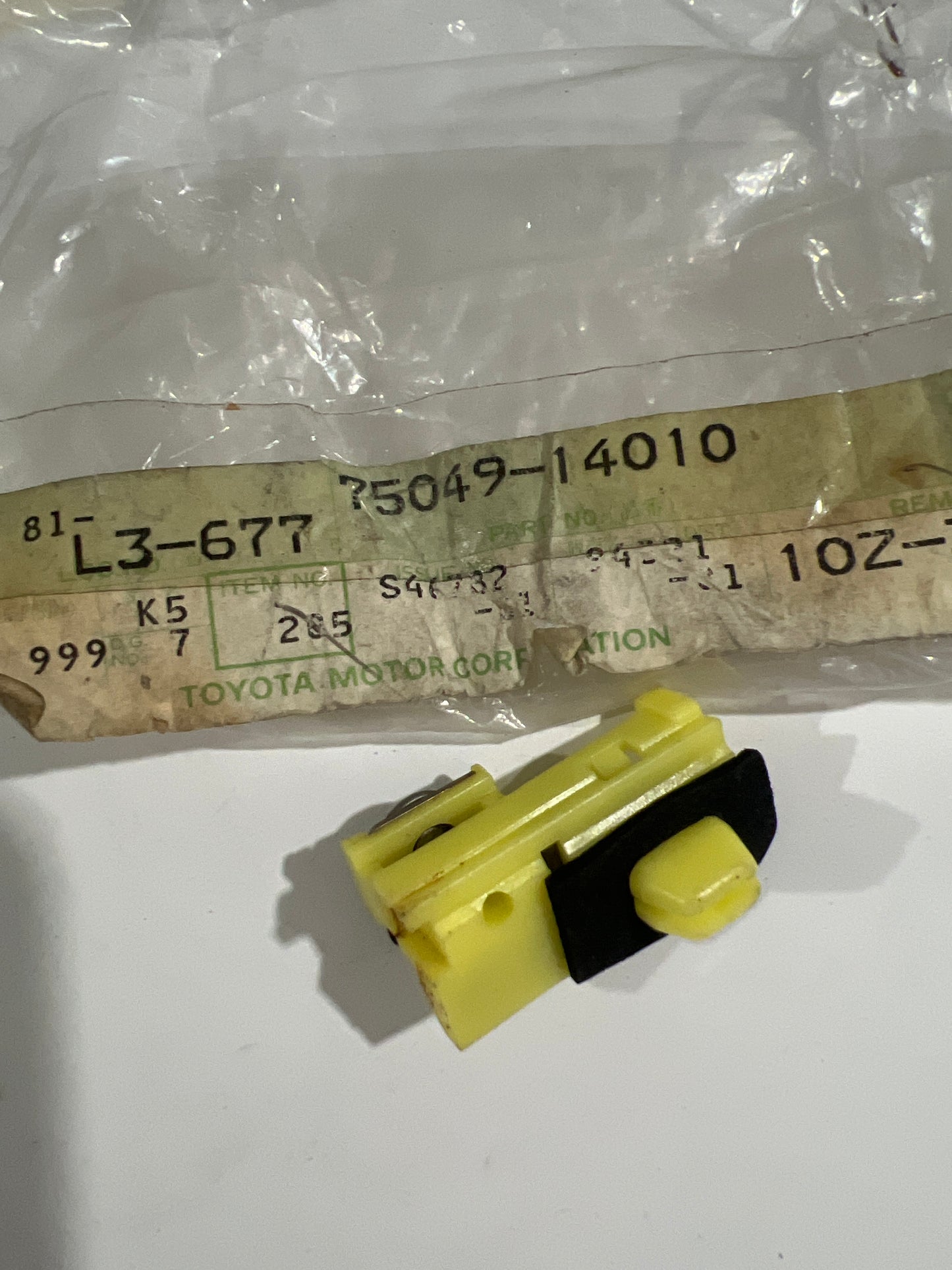 75049-14010 QUARTER WINDOW, toyota