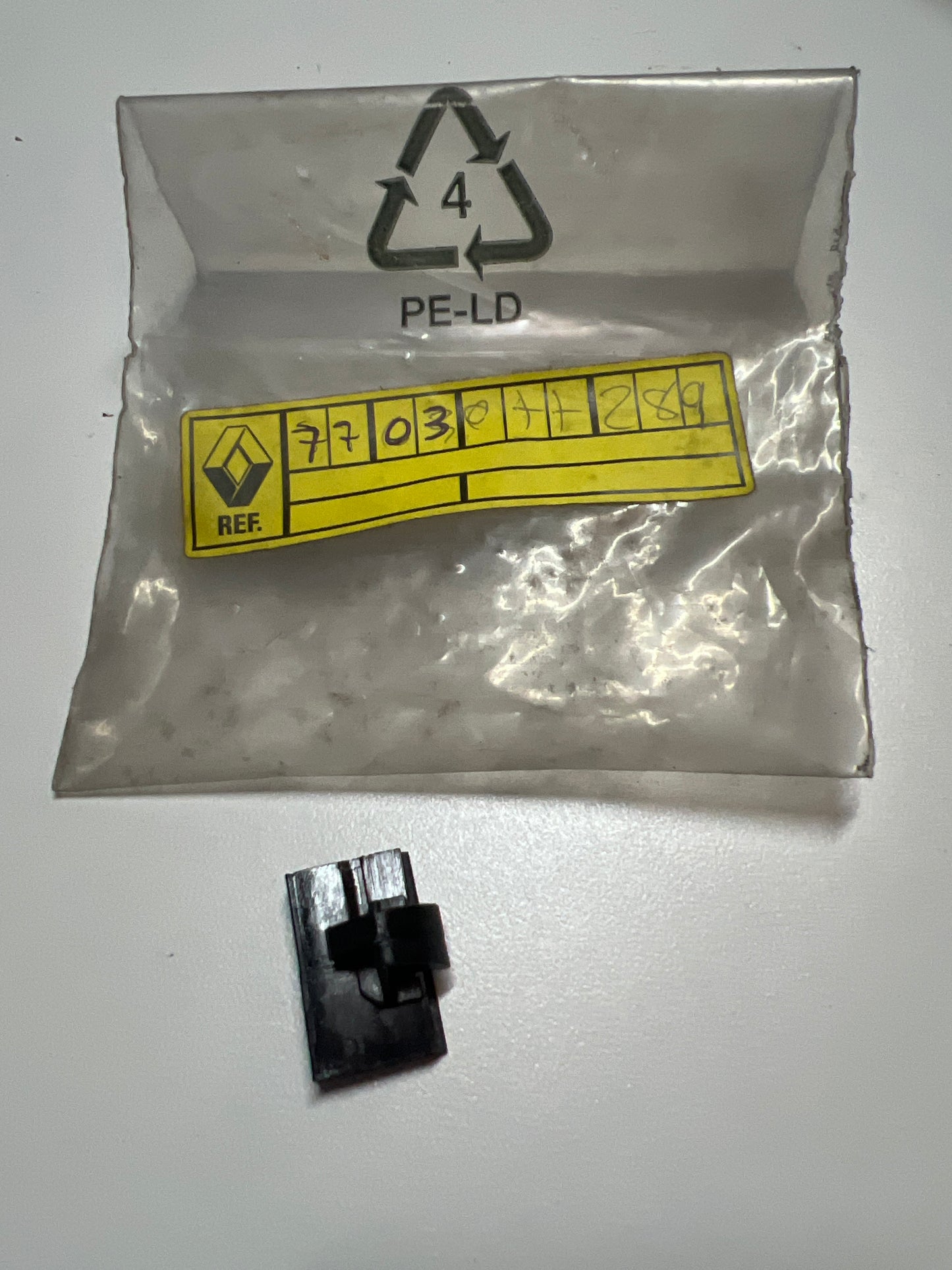 7703077289 CLIP D/SEAL RENAULT