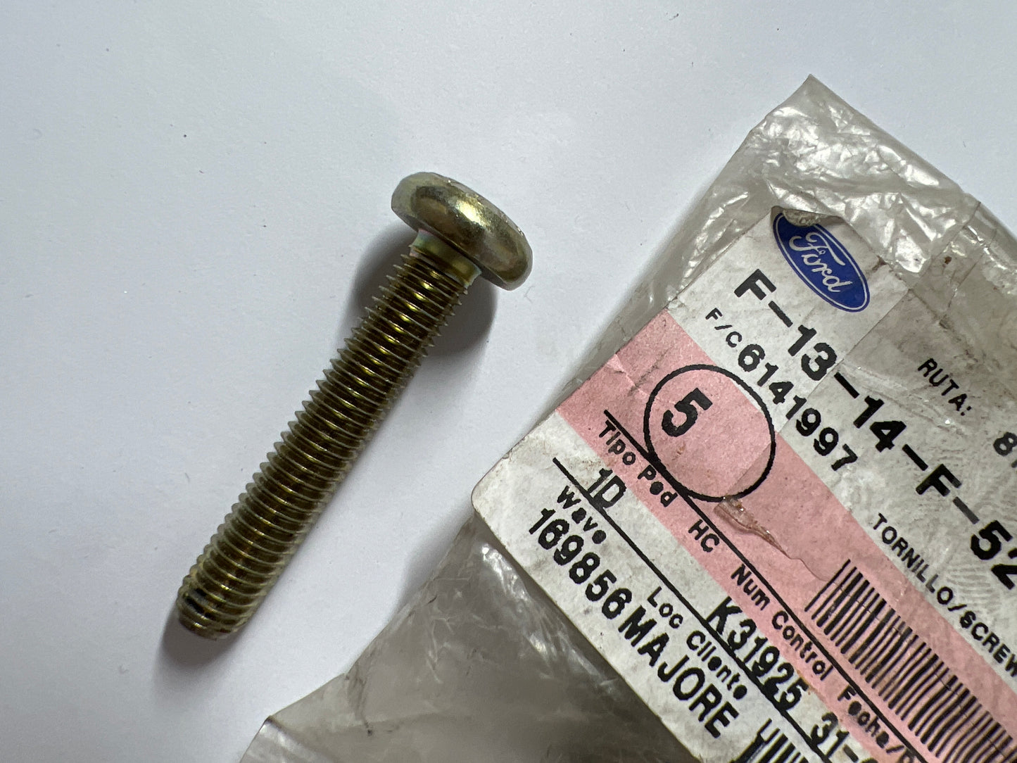 6141997, PERNO DE RANURA CRUZADA, Ford