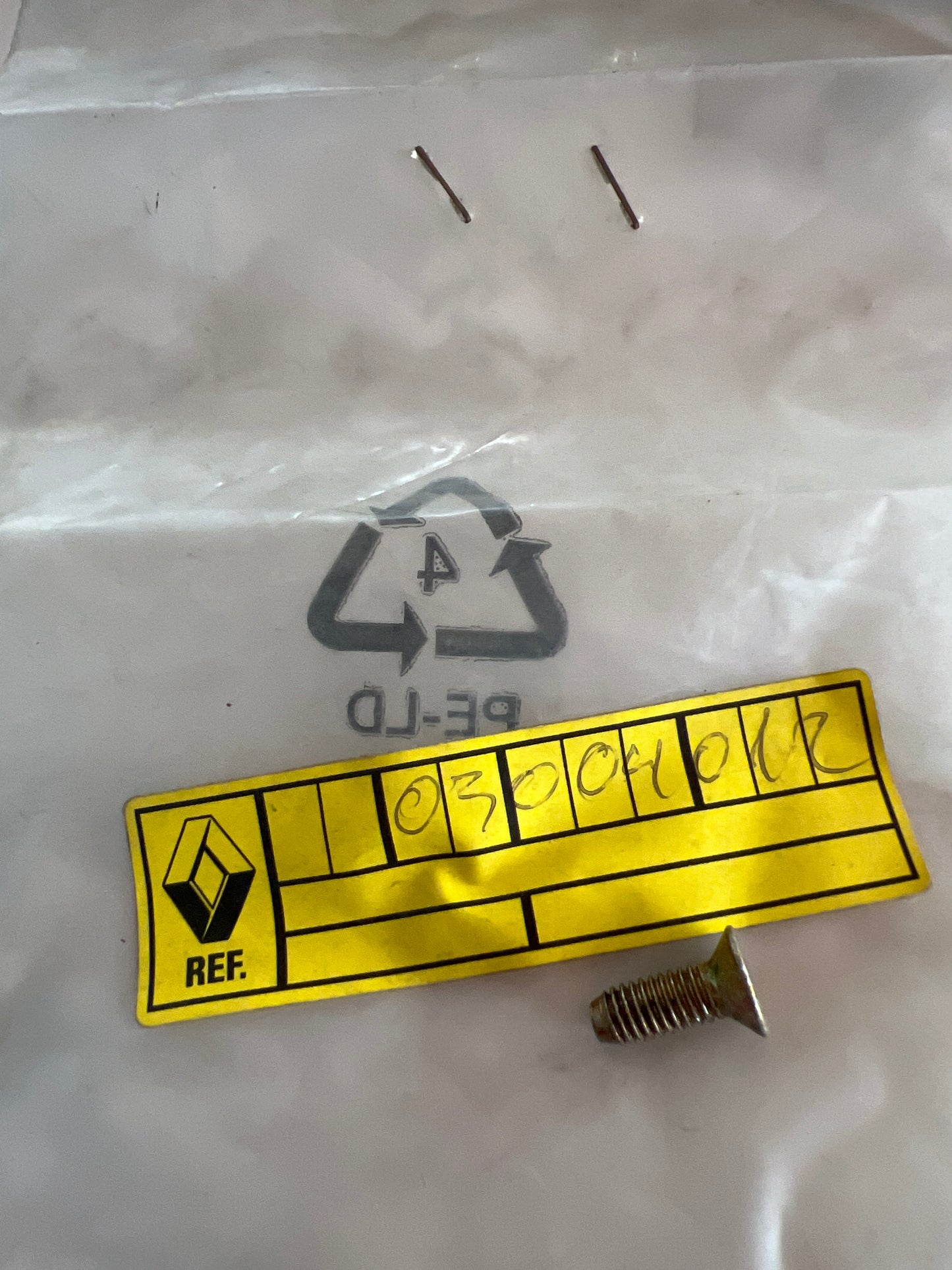 7703004012 TORNILLO CERRADURA RENAULT