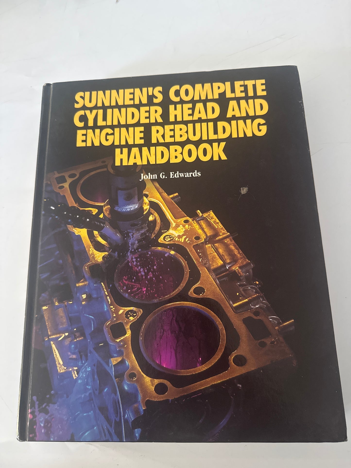 Manual completo de reconstrucción de culatas y motores de Sunnen. John G. Edwards