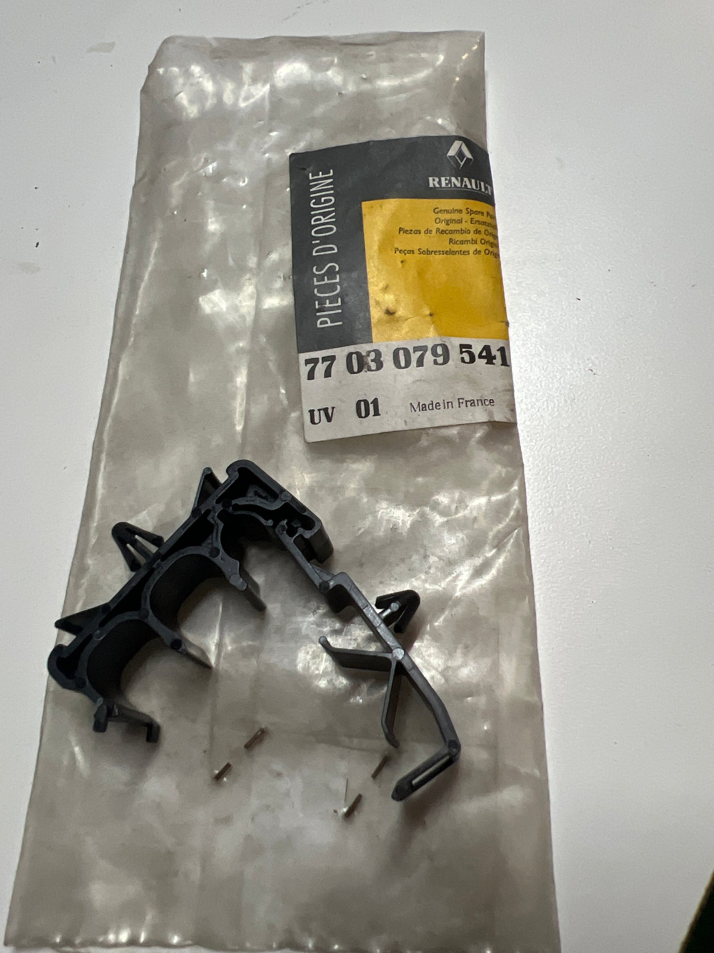 7703079541 GRAPA SOPORTE RENAULT