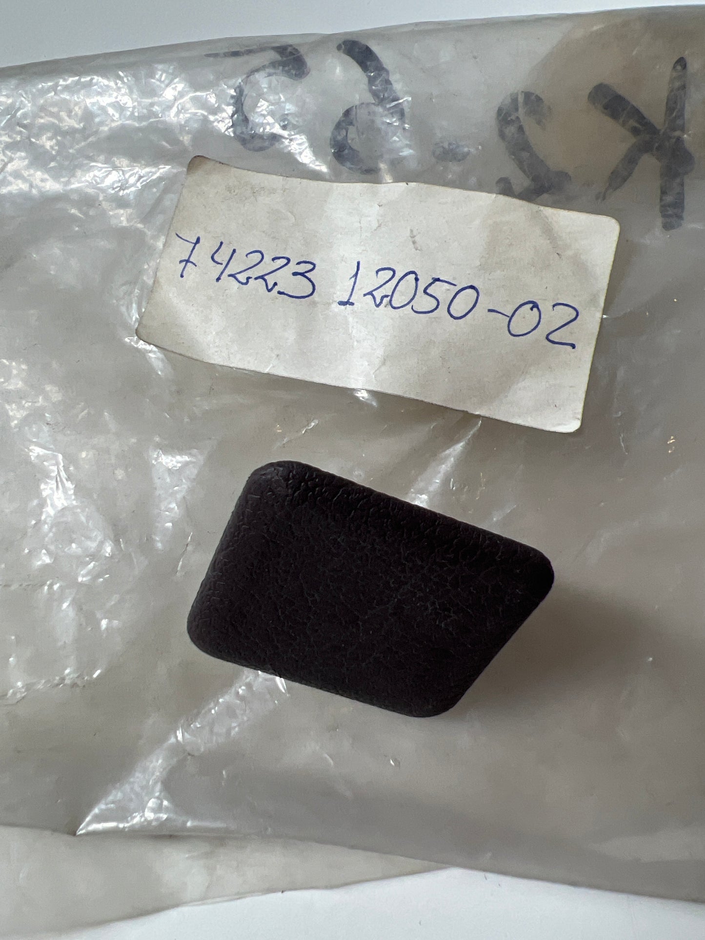 74223-12050-02 , TAPA, REPOSABRAZOS DE PUERTA, DERECHO, Toyota - Lexus