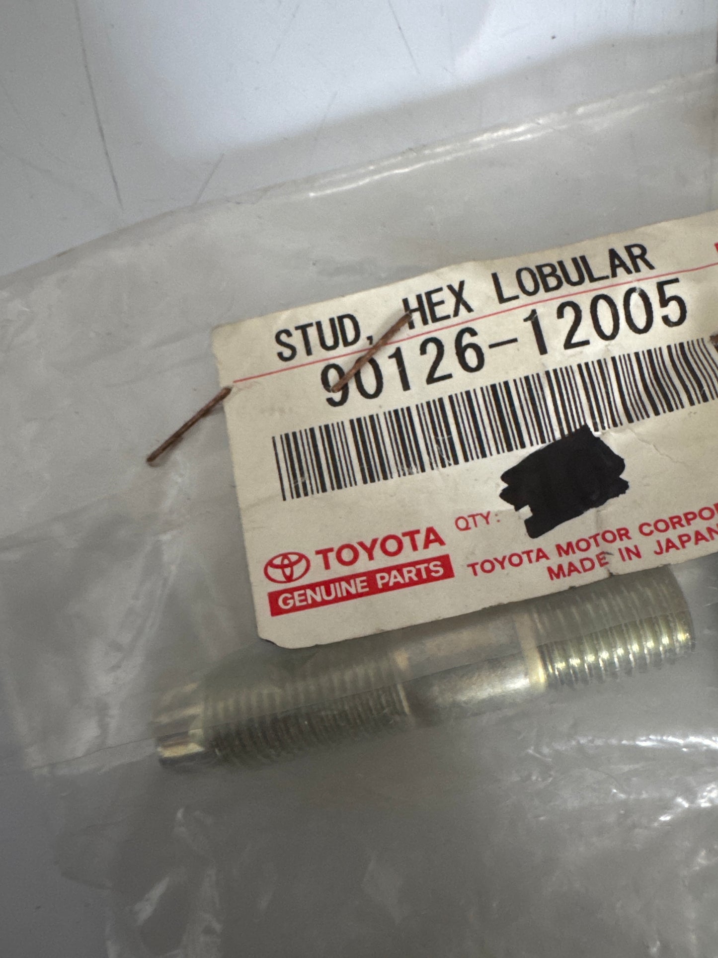 90126-12005 FRONT AXLE ARM & STEERING KNUCKLE, toyota