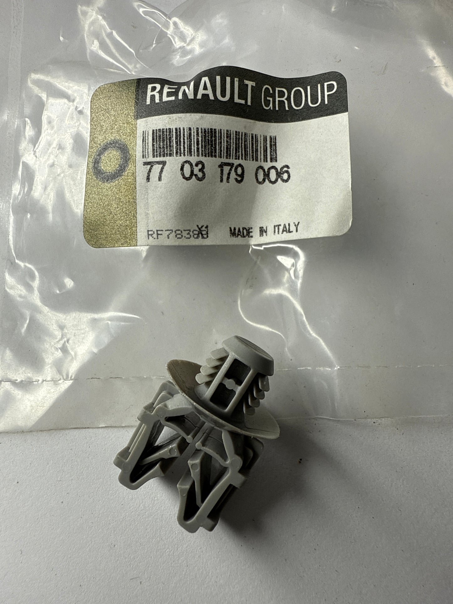7703179006 - GRAPA SOPORTE - Renault