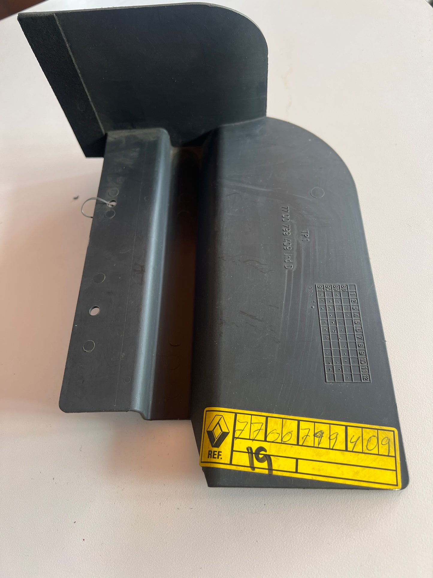 7700799409 DEFLECTOR RENAULT