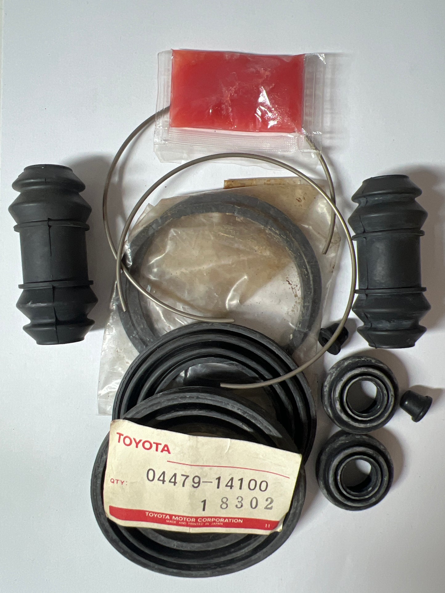 04479-14100, 04479-14100 FRONT DISC BRAKE CALIPER & DUST COVER, toyota, Toyota - Lexus