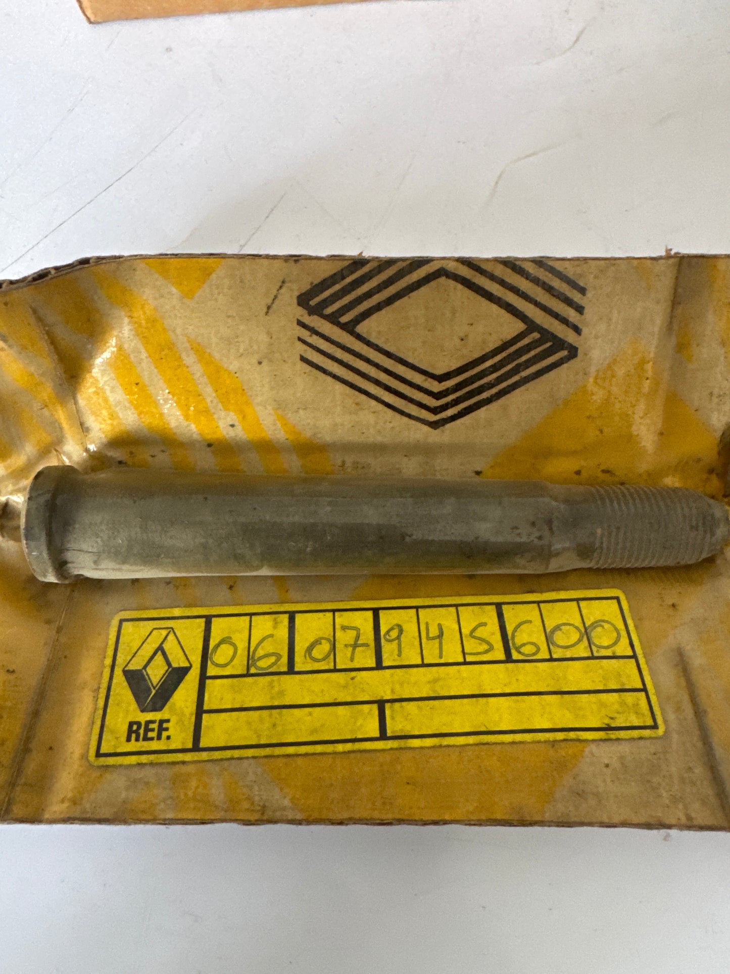 607945600, ENE ART1CULAC10N, Renault