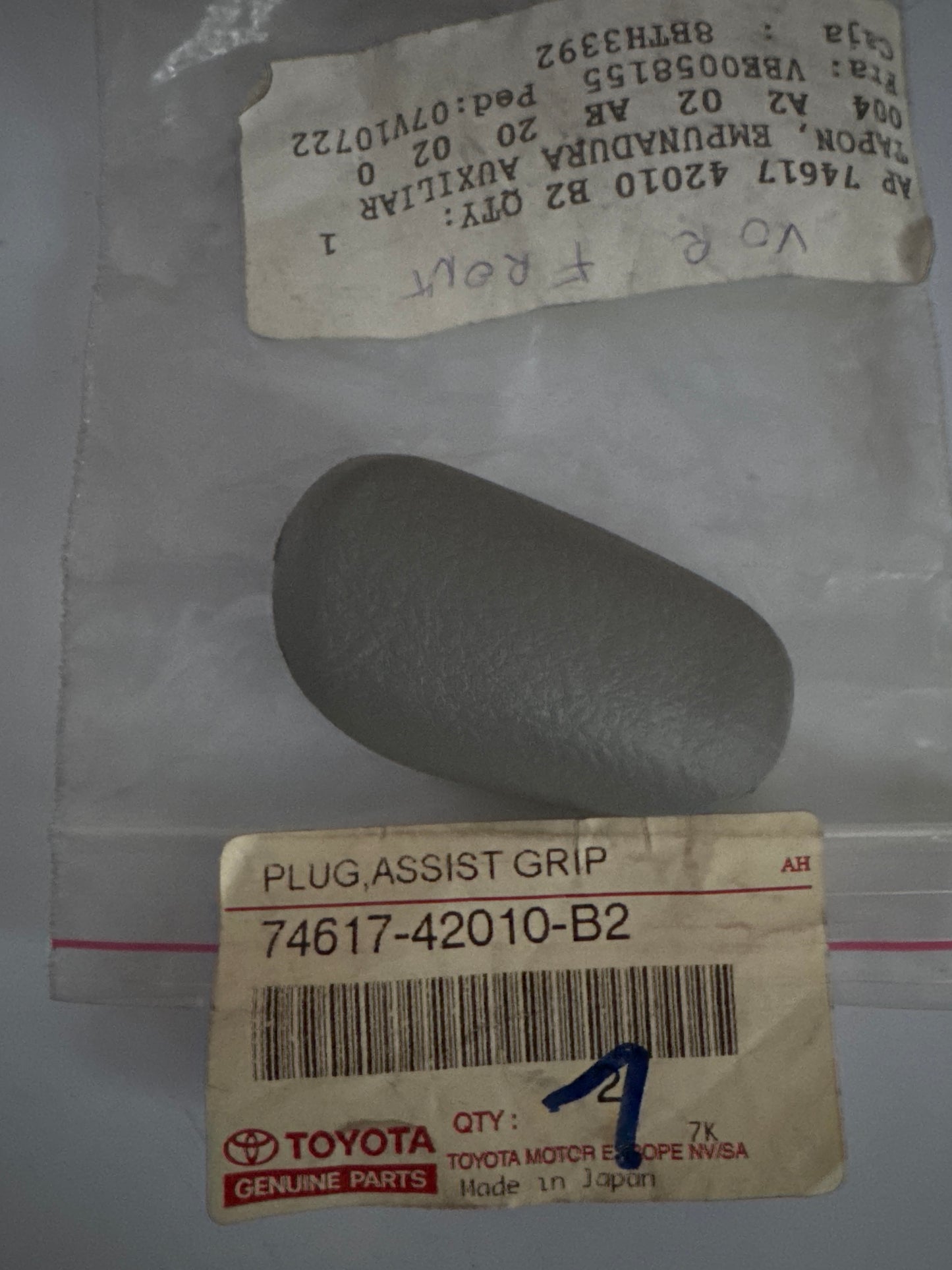 74617-42010-B2 ARMREST & VISOR, toyota