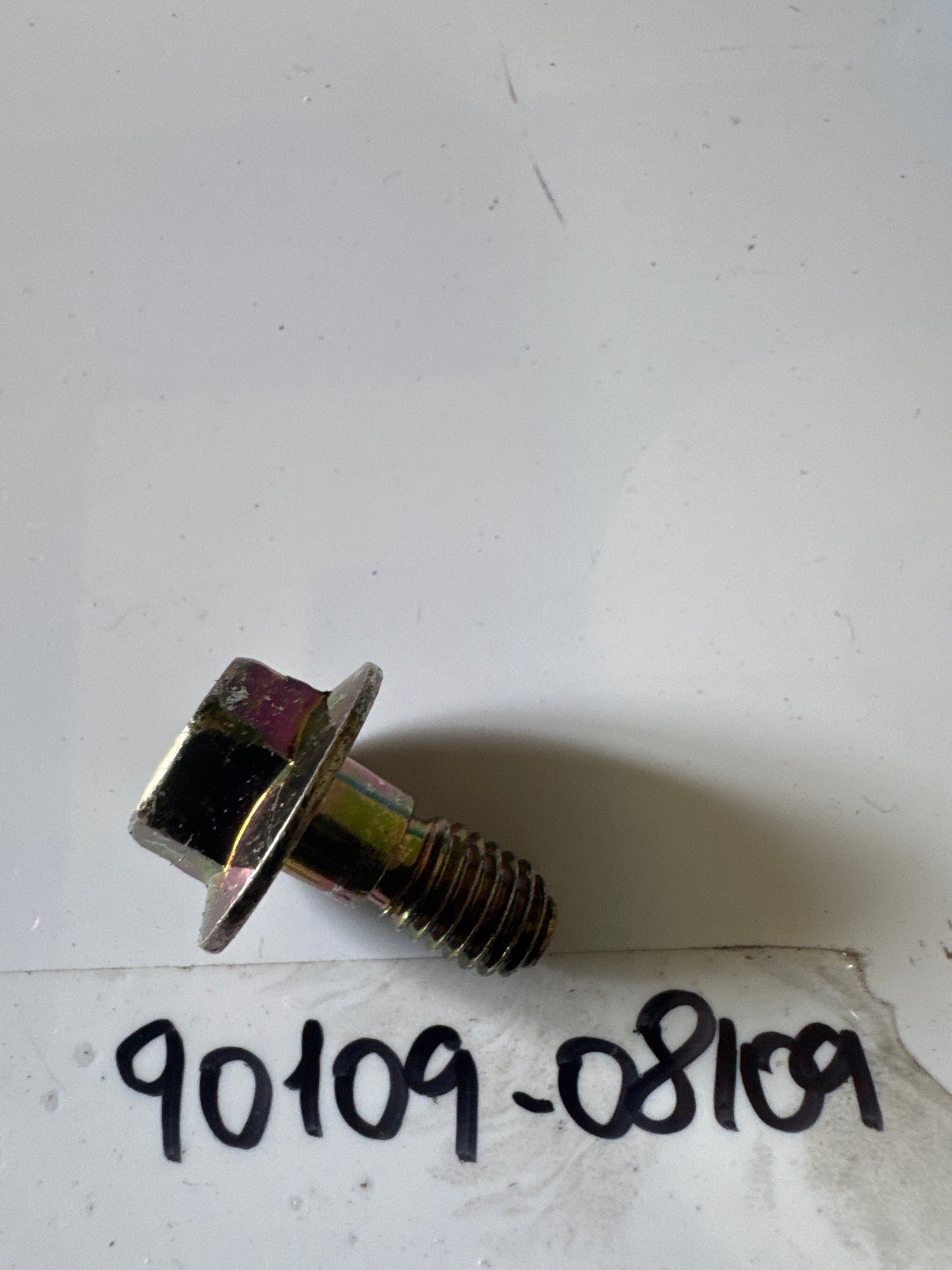 90109-08109 FRONT BUMPER & BUMPER STAY, toyota