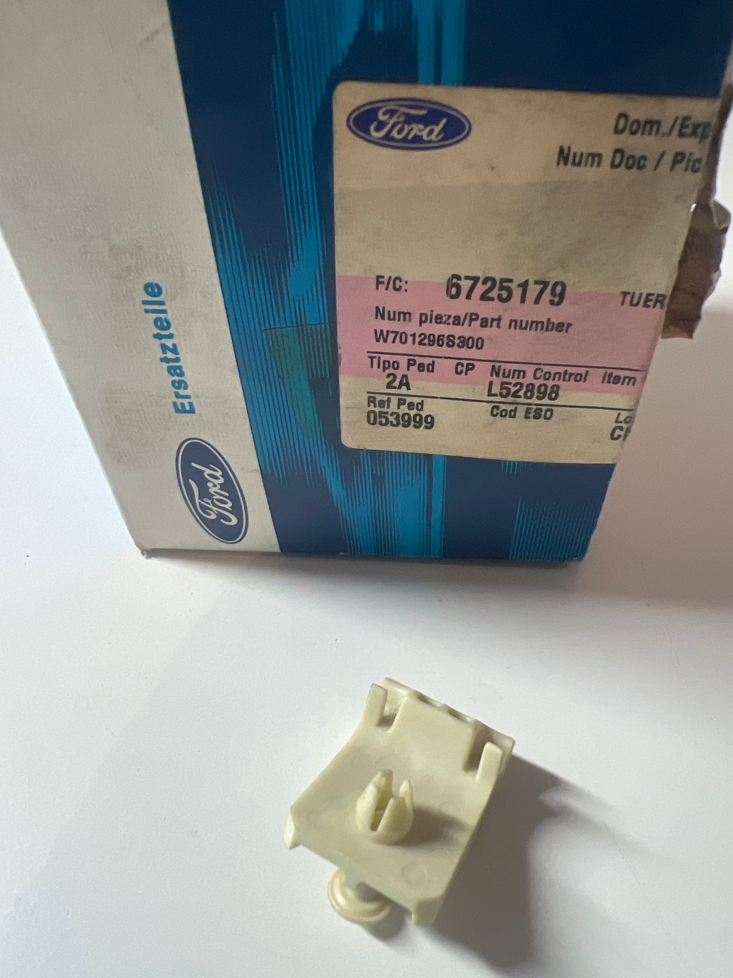 6725179, TUERCA DE EXPANSIÓN, Ford