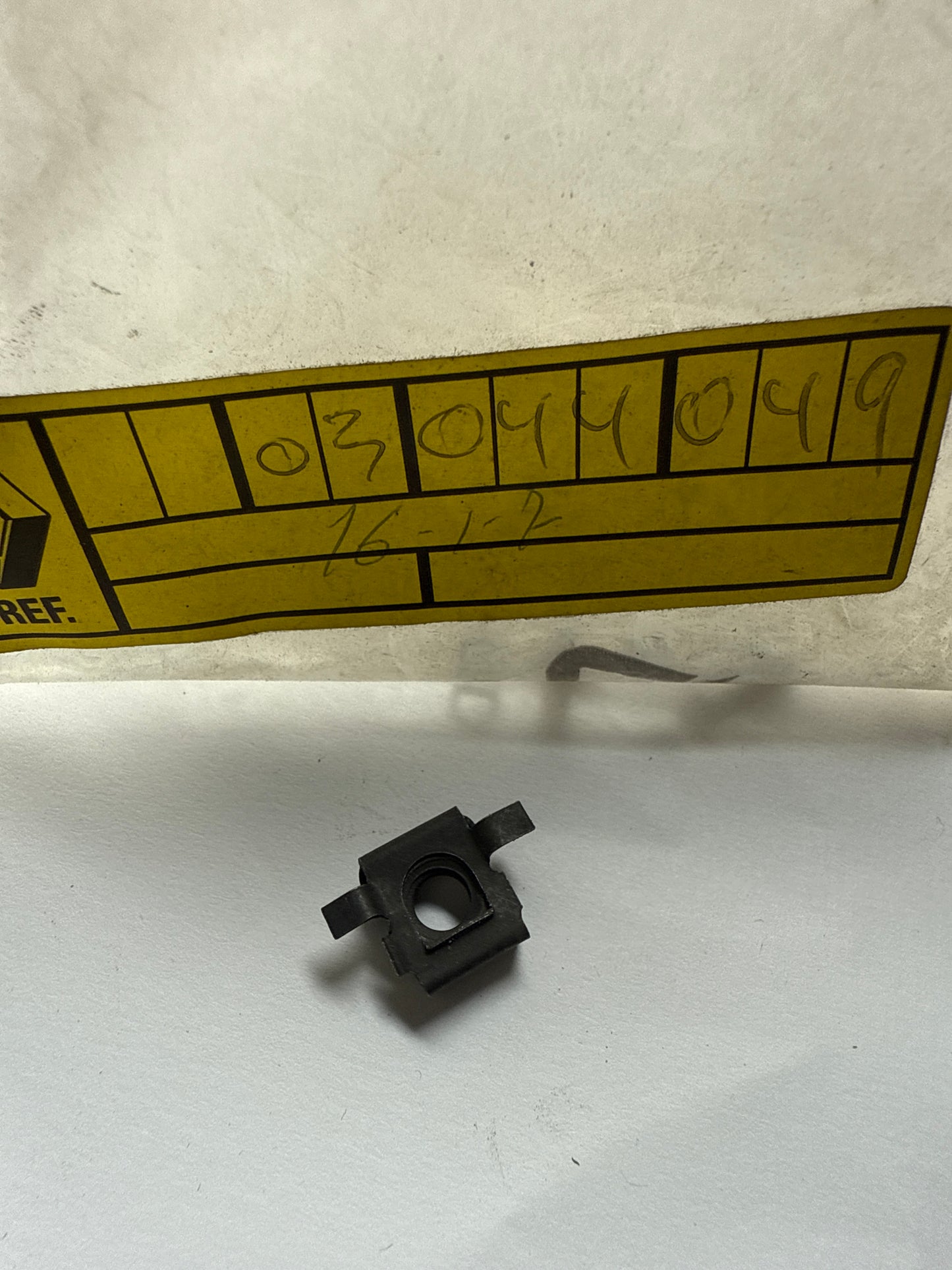 7703044049 - TUERCA CAJA - Renault