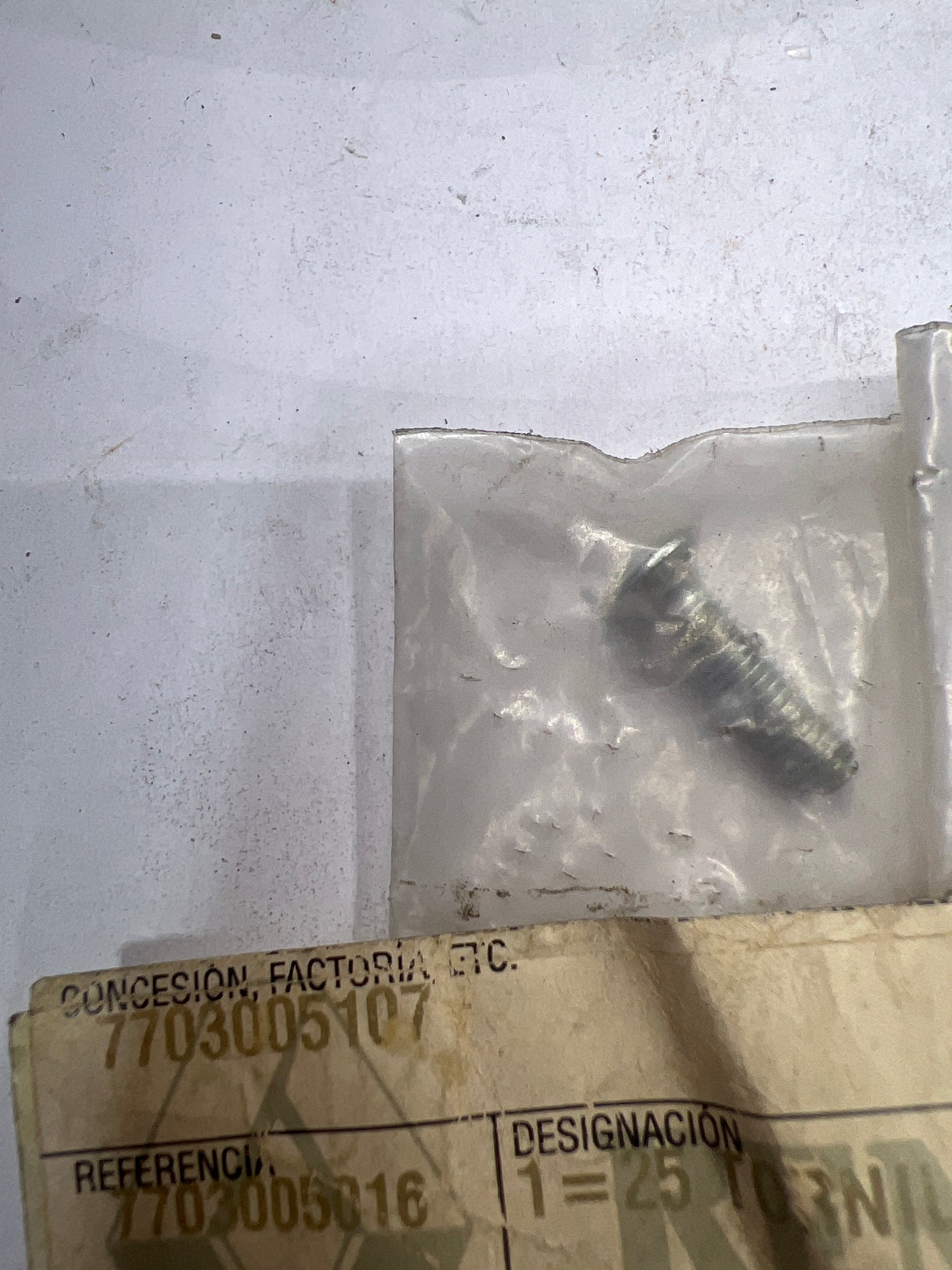 7703005107 R/H ALL.TORNILLO 5X20 RENAULT