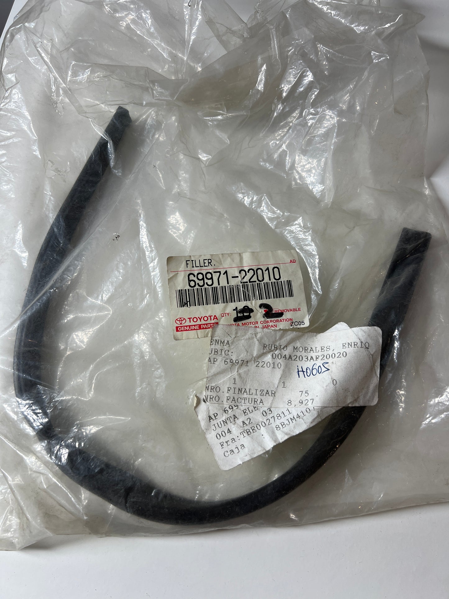 69971-22010, REELLENADOR DEL CANAL DE VIDRIO DE LA PUERTA DELANTERA, Toyota - Lexus