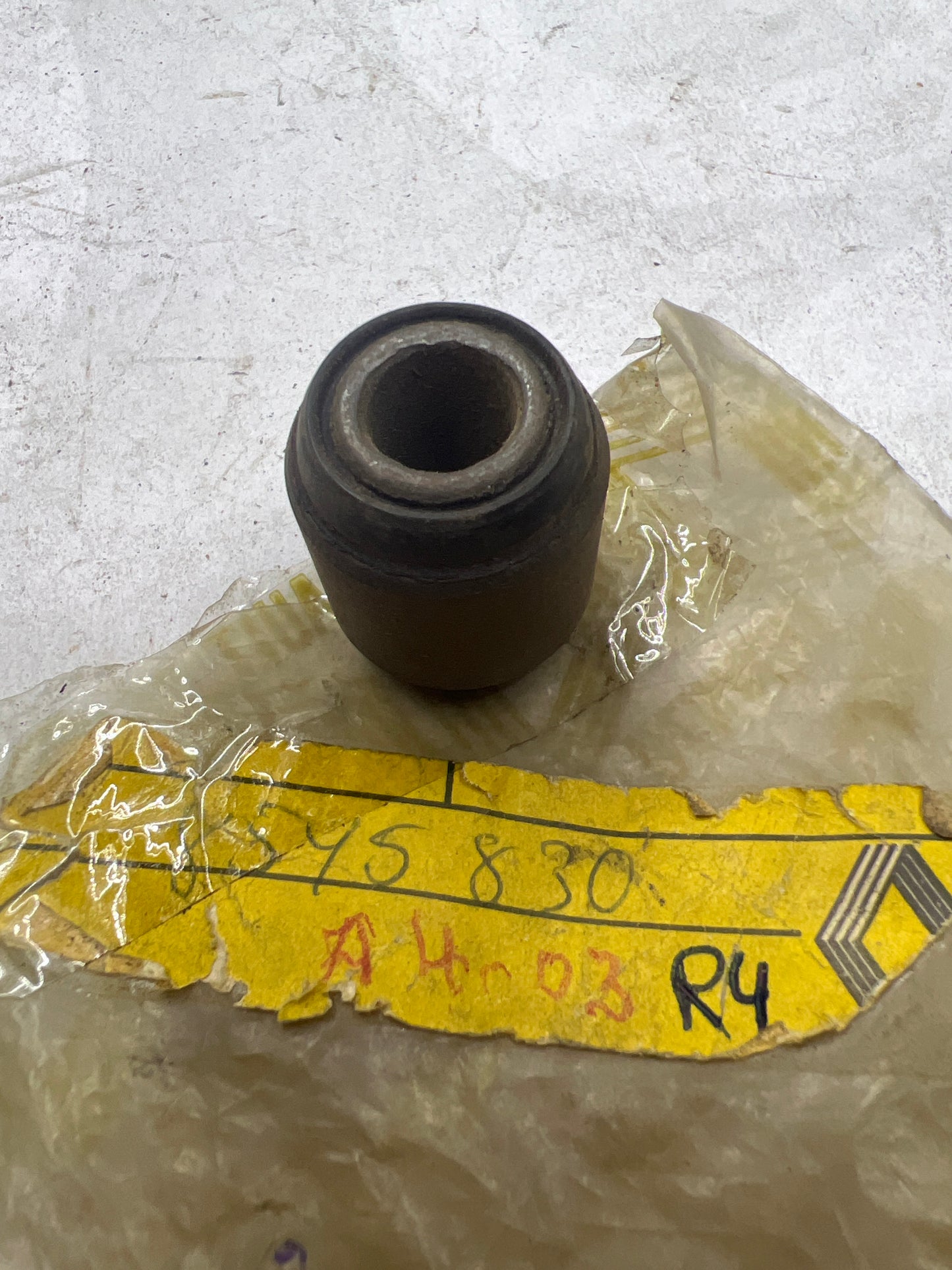0854583000 Suspensión, brazo de conexión RENAULT