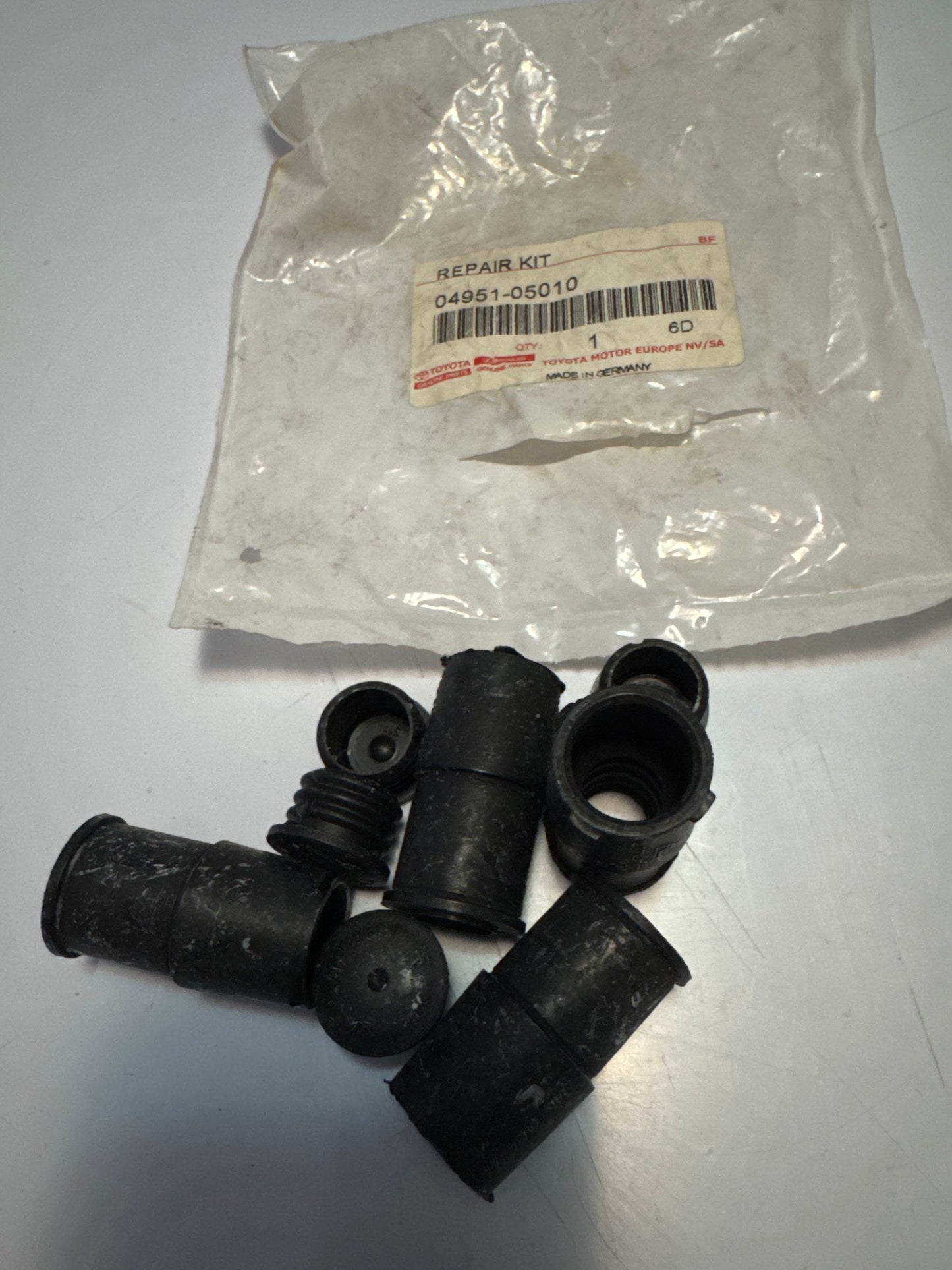 04951-05010 FRONT DISC BRAKE CALIPER & DUST COVER
47-07: REAR DISC BRAKE CALIPER & DUST COVER, toyota