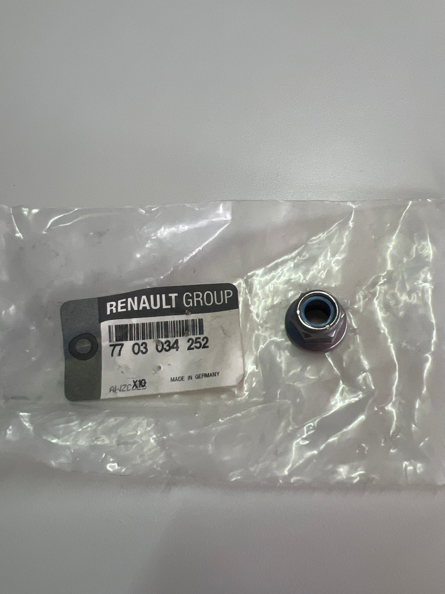 7703034252 - TUERCA FIJACION - Renault