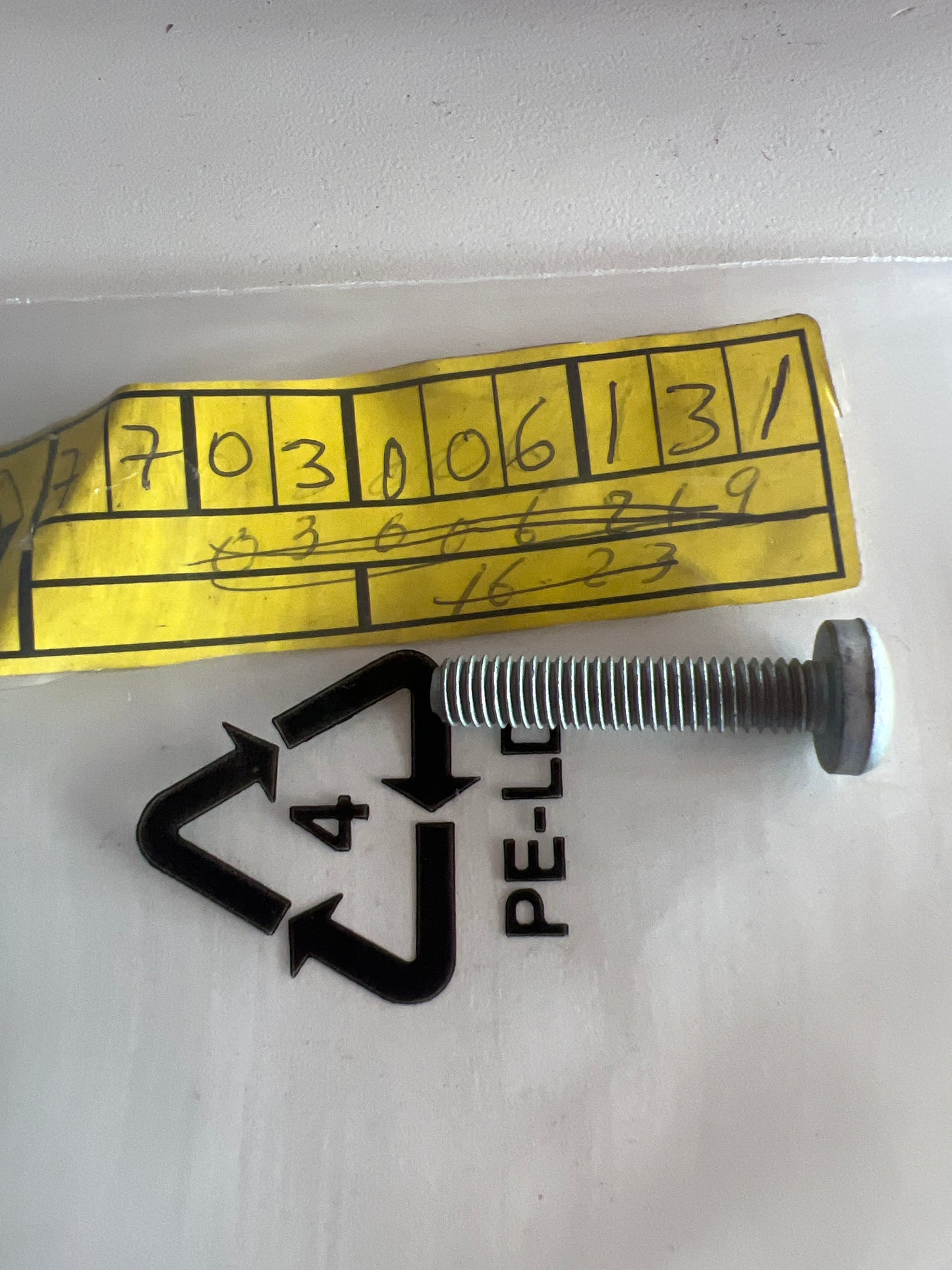 7703006131 TORNILLO RENAULT