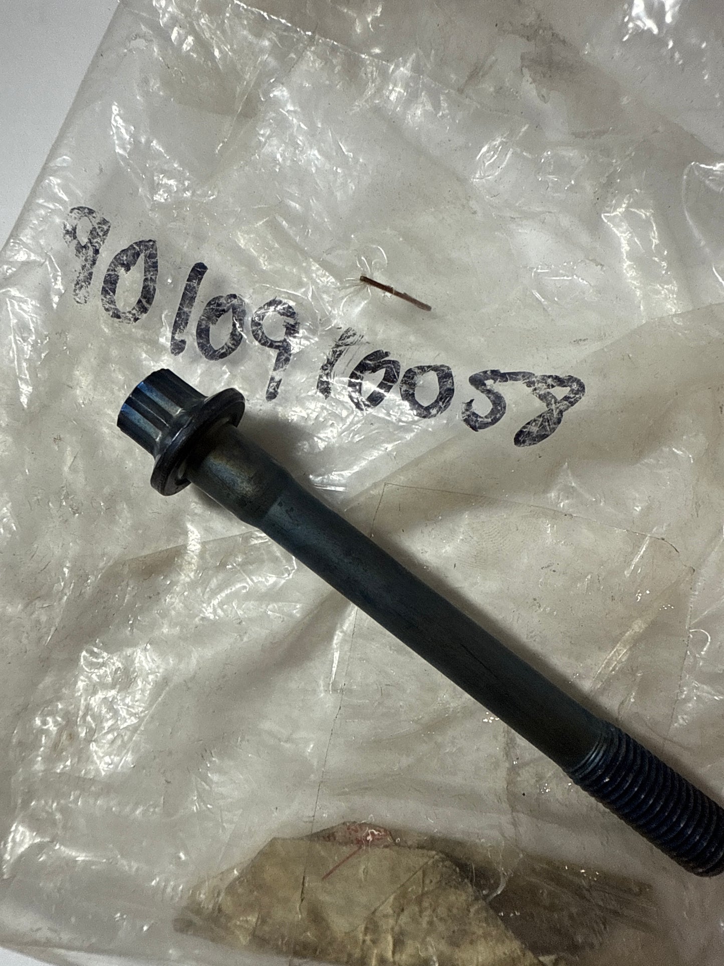 90109-10058 CYLINDER HEAD, toyota