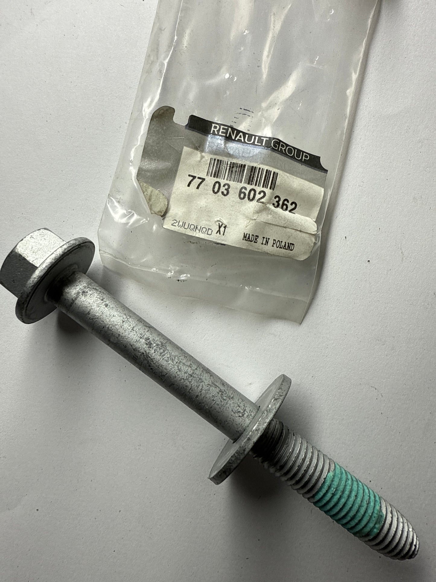 7703602362 - TORNILLO - Renault
