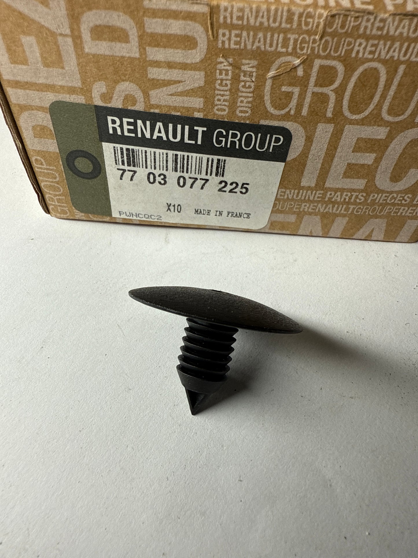 7703077225 - GRAPA FIJACION - Renault