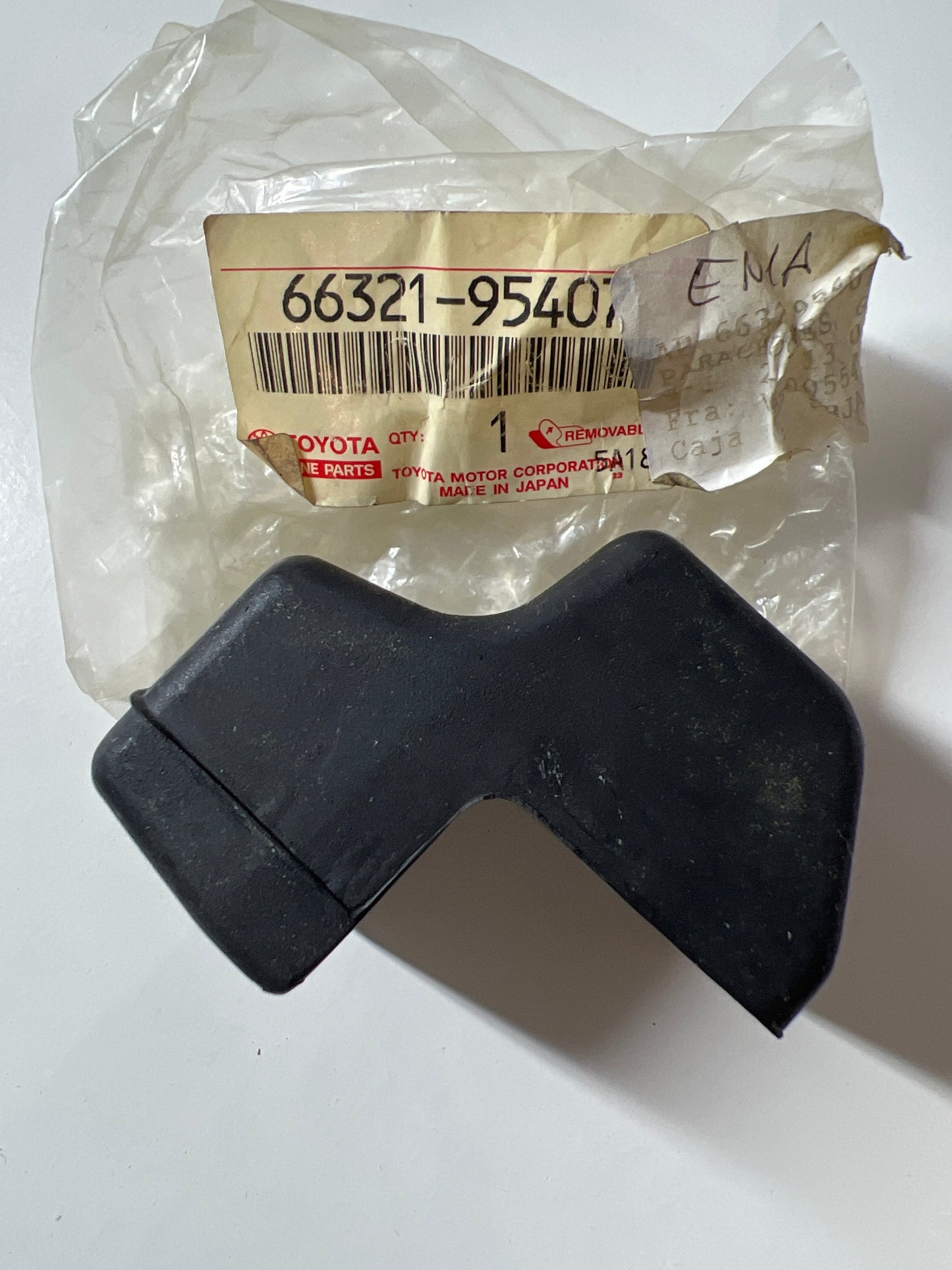 66321-95407, PARACHOQUES, GOMA DE PORTÓN, Toyota - Lexus