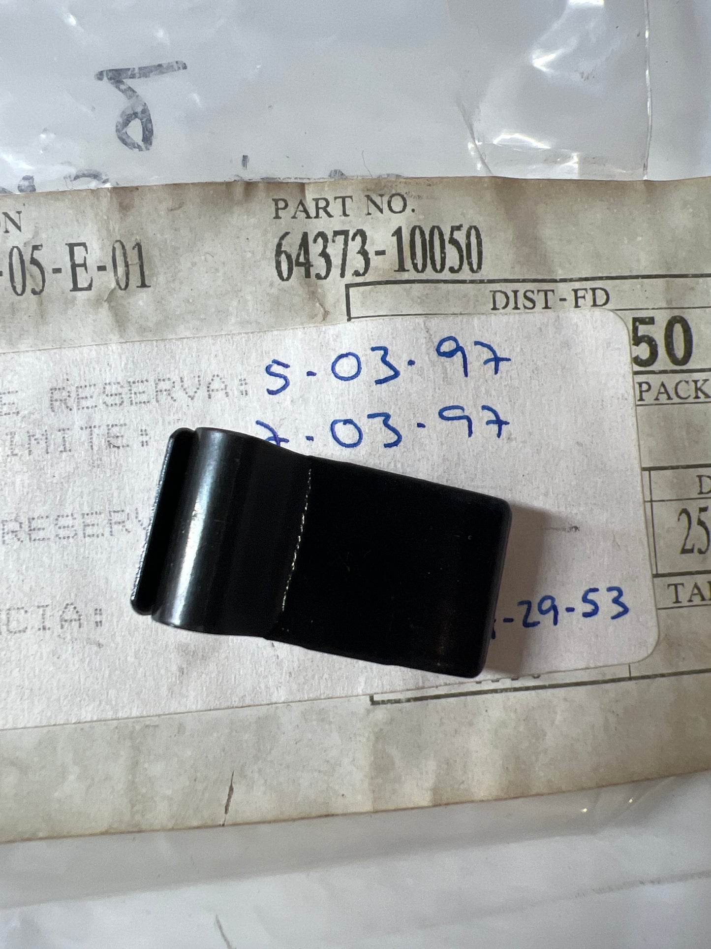 64373-10050 , TAPÓN, ACABADO DE BANDEJA DE PAQUETES, Toyota - Lexus