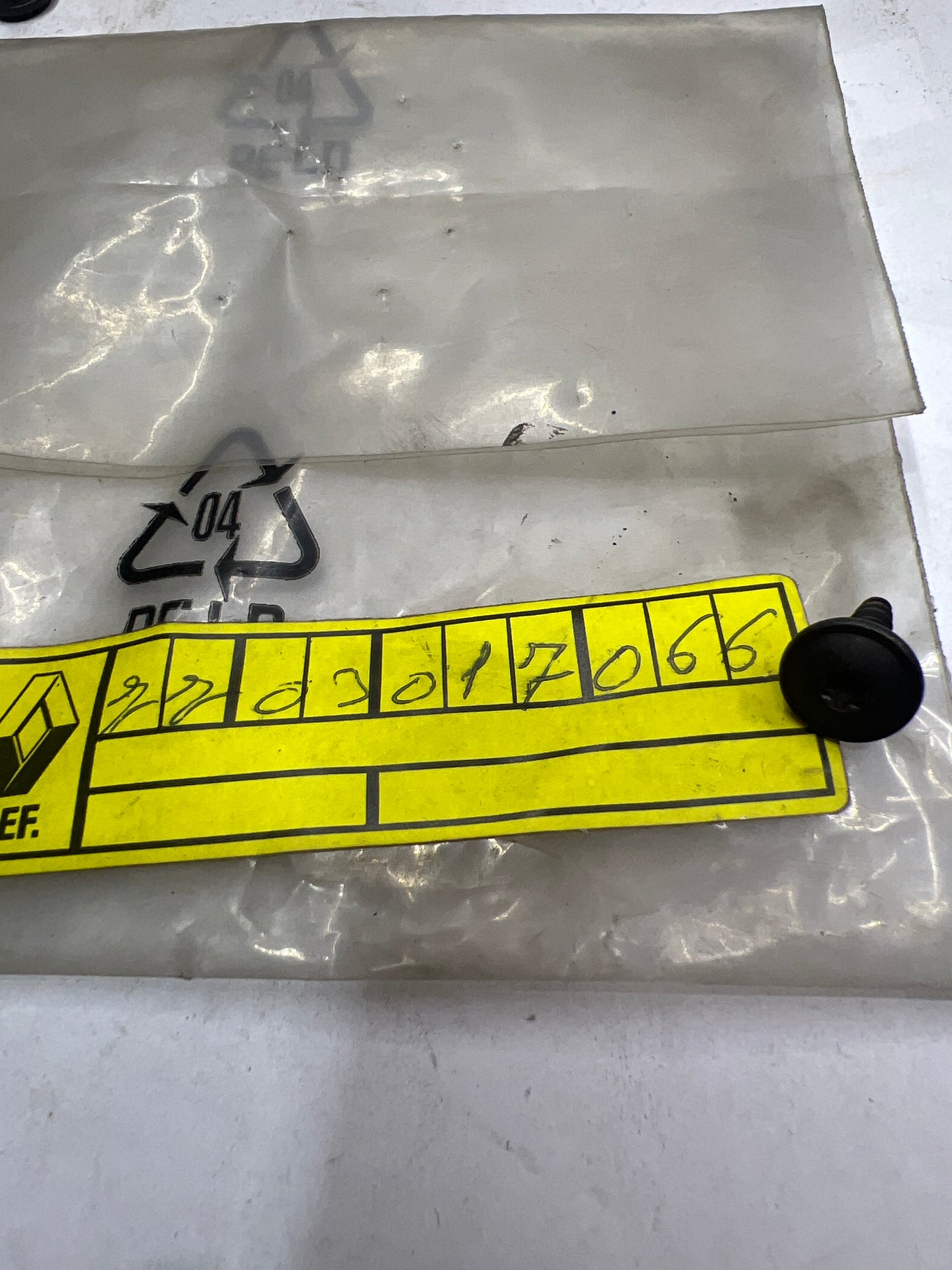7703017066 TORNILLO 4X16 RENAULT