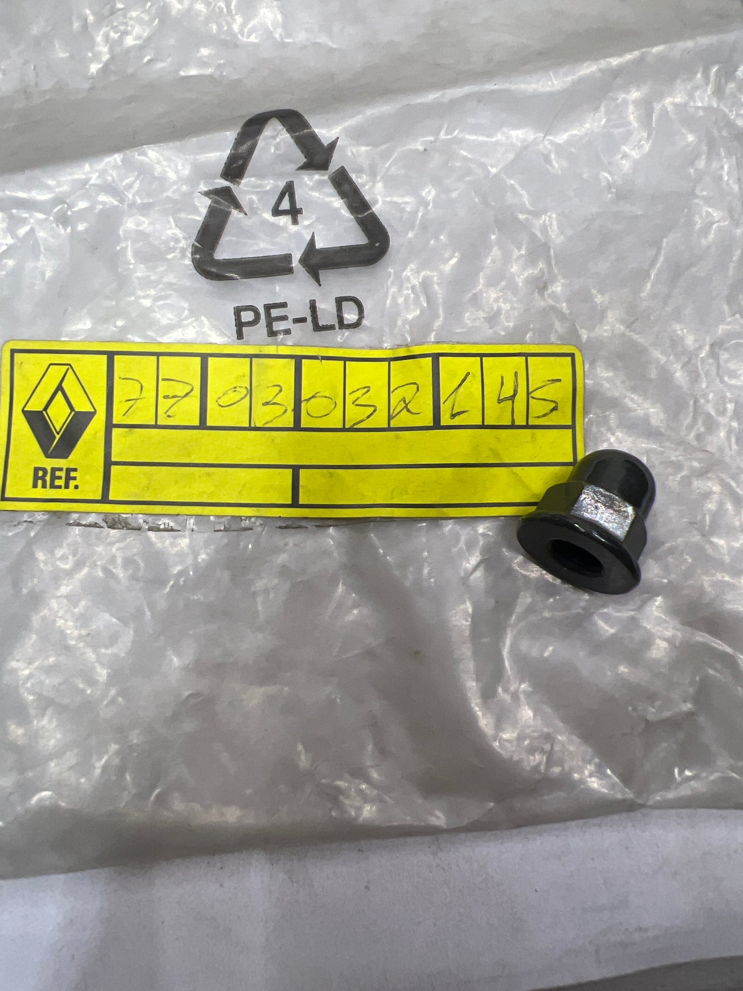 7703032145 TUERCA M8X125 RENAULT