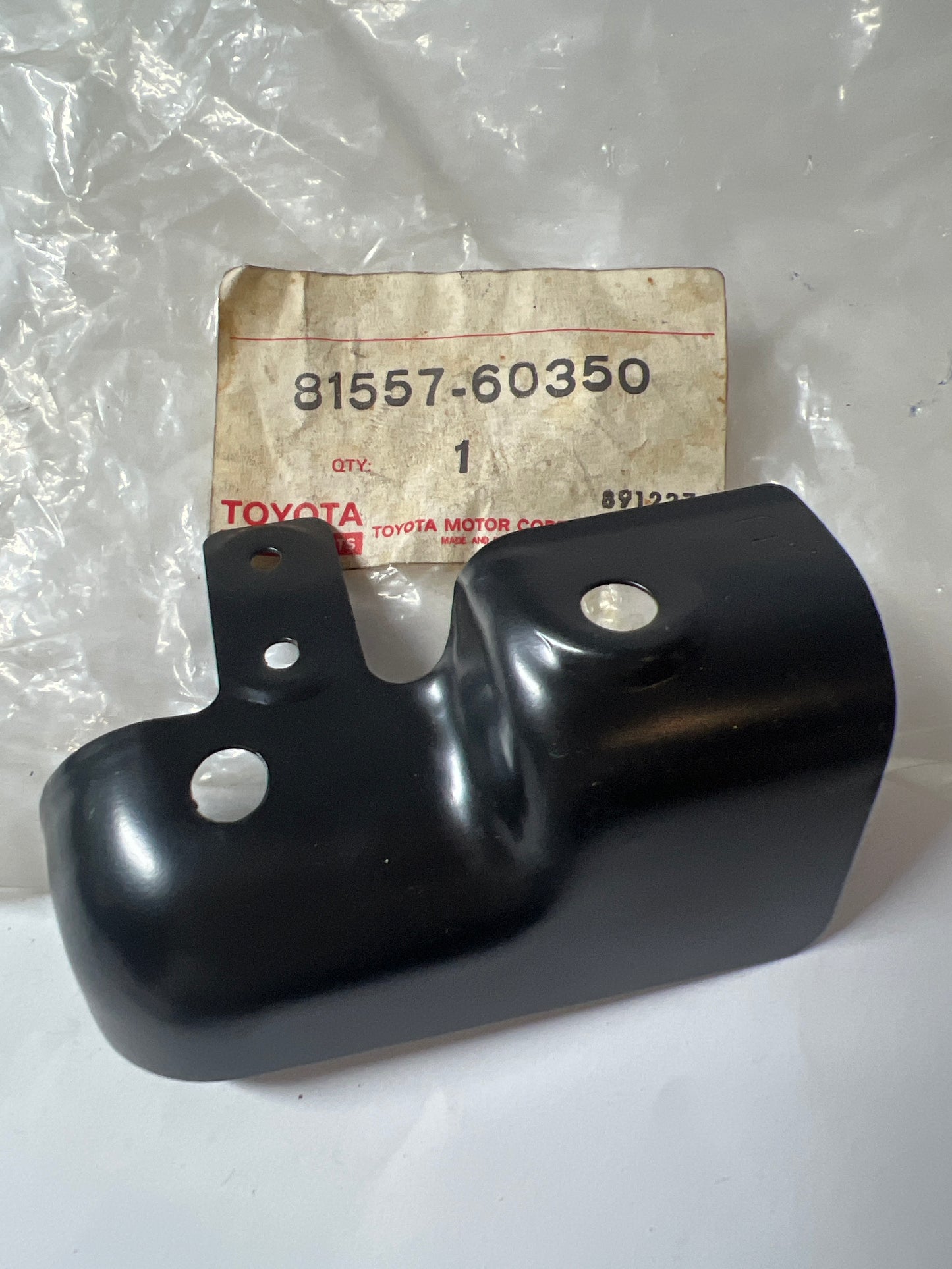 81557-60350 REAR COMBINATION LAMP, toyota