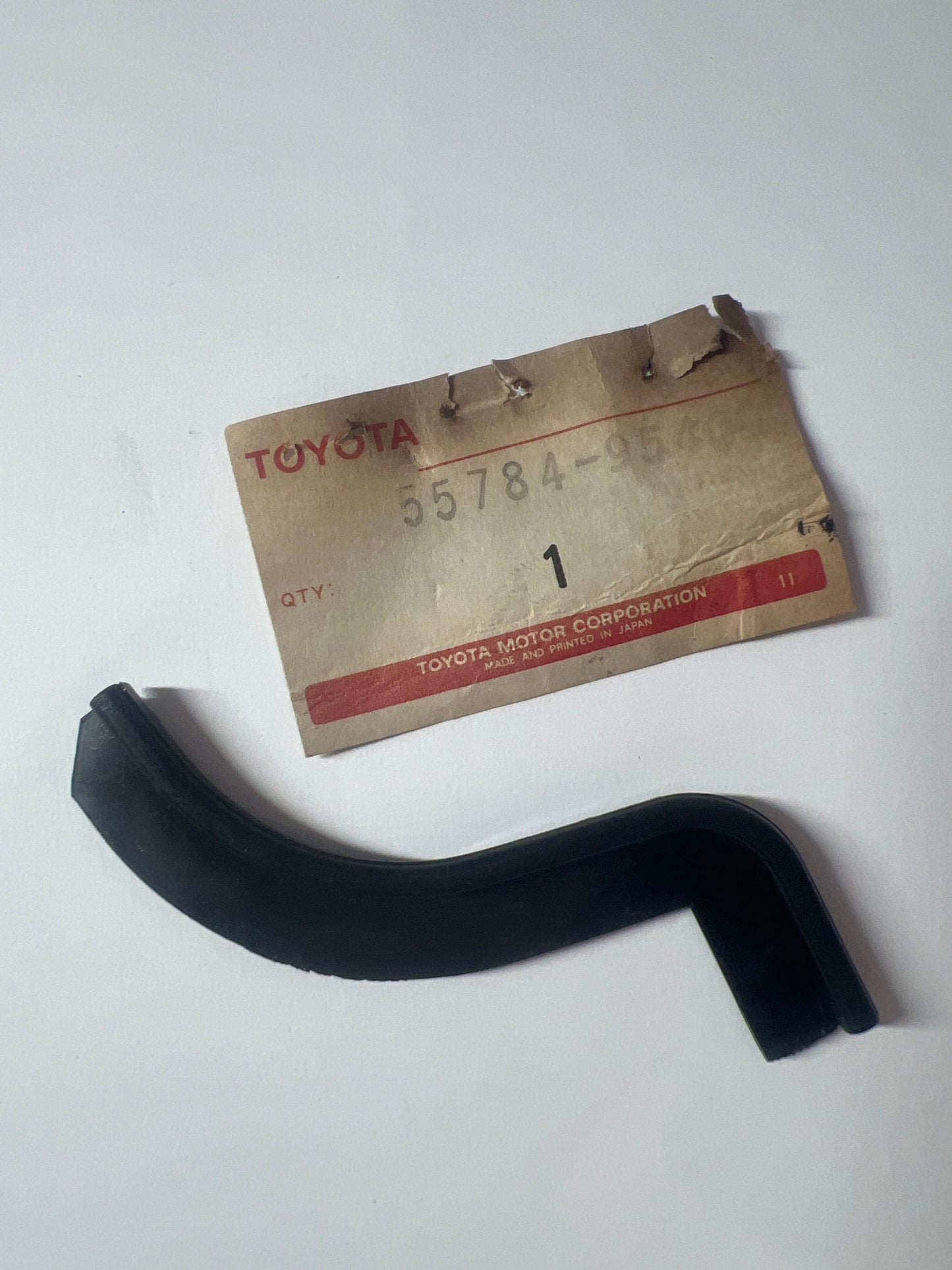 55784-95400 FRONT PANEL & WINDSHIELD GLASS, toyota