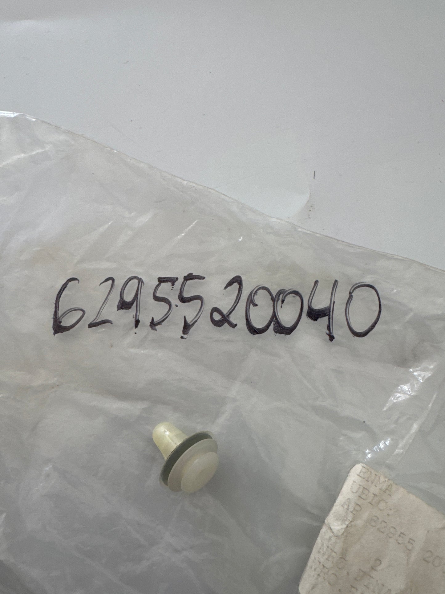 62955-20040 REAR MOULDING, toyota