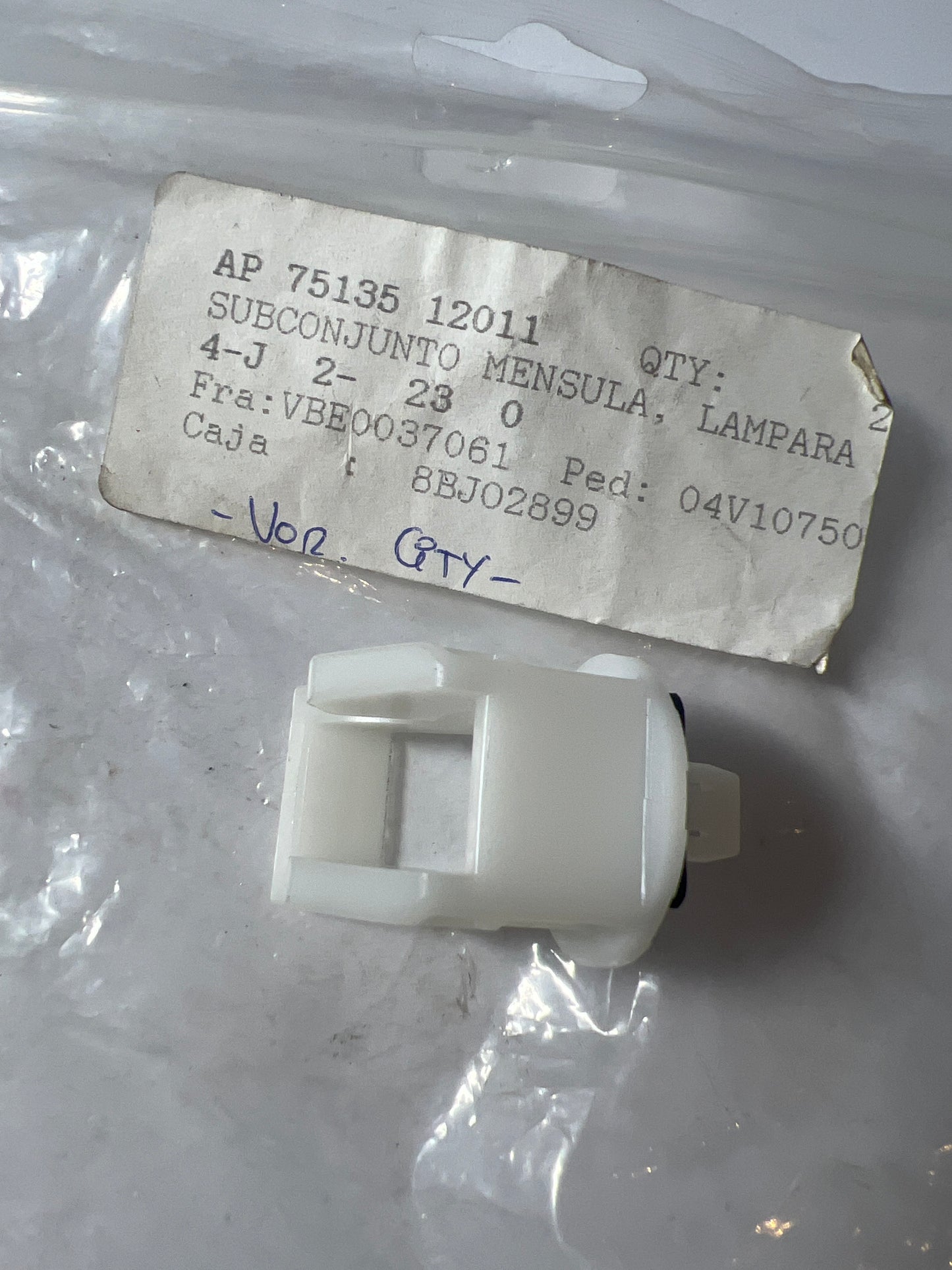 75135-12011 REAR COMBINATION LAMP, toyota