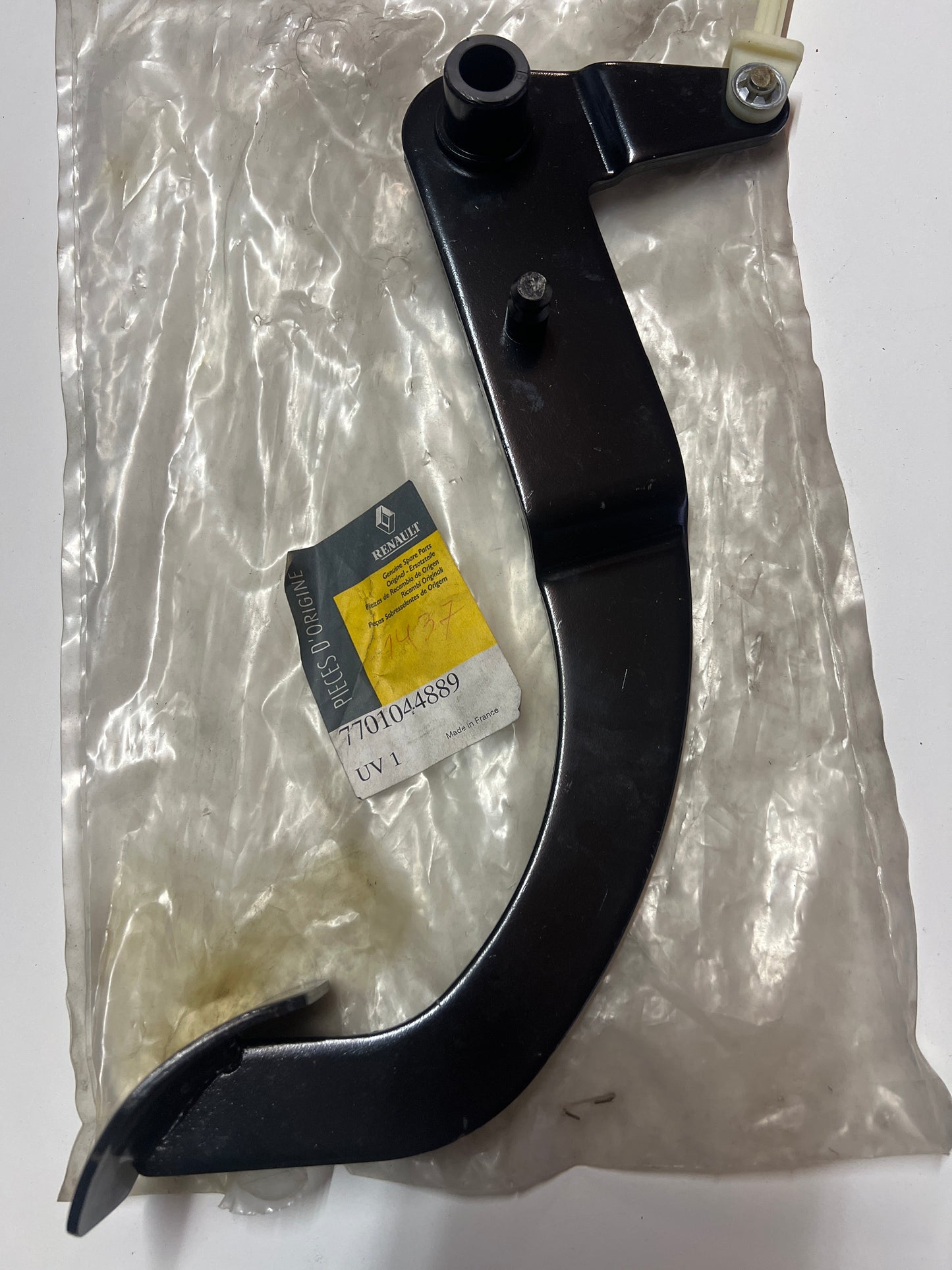 7701044889 Nissan PEDAL EMBRAGUE