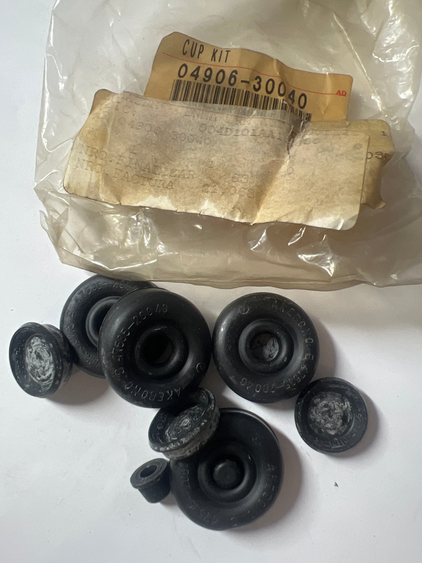 04906-30040 REAR DRUM BRAKE WHEEL CYLINDER & BACKING PLATE, toyota