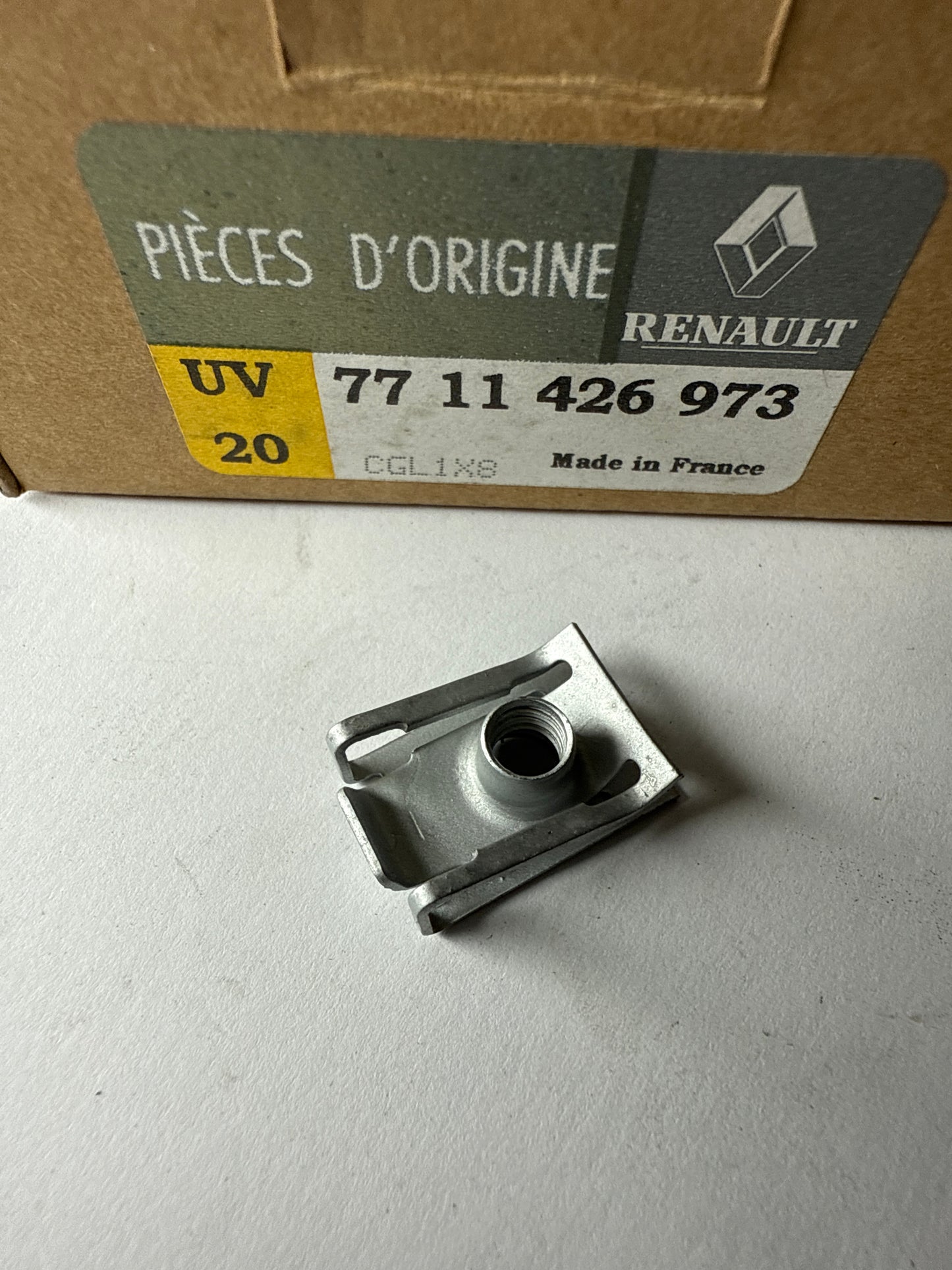 7711426973 - CLIPS TUERCA M6 - Renault