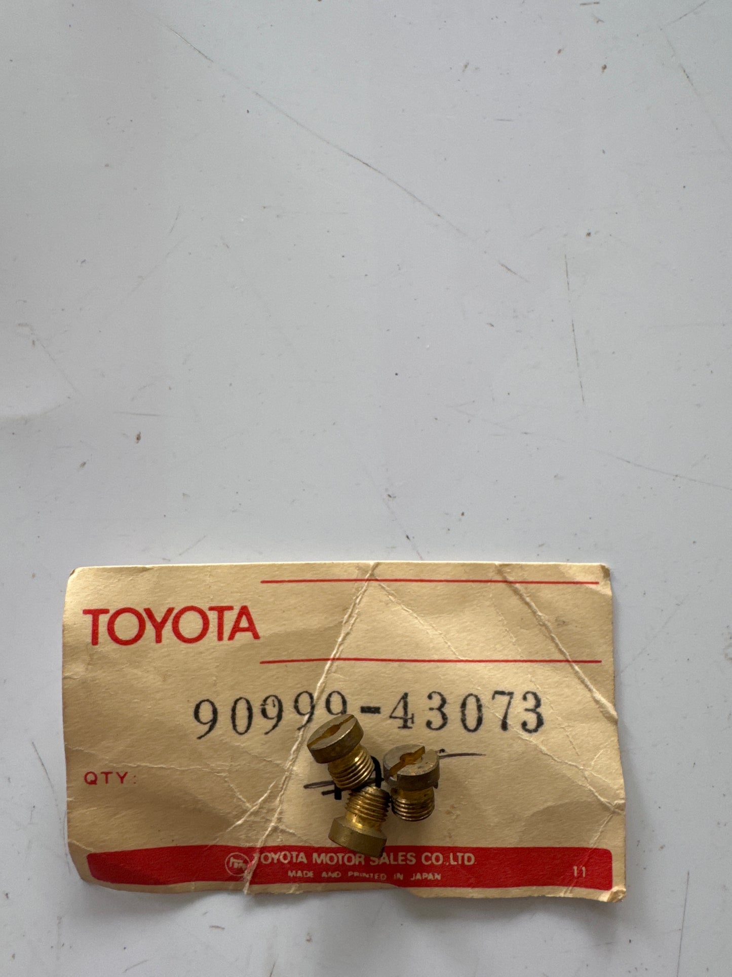 90999-43073 CARBURETOR, toyota