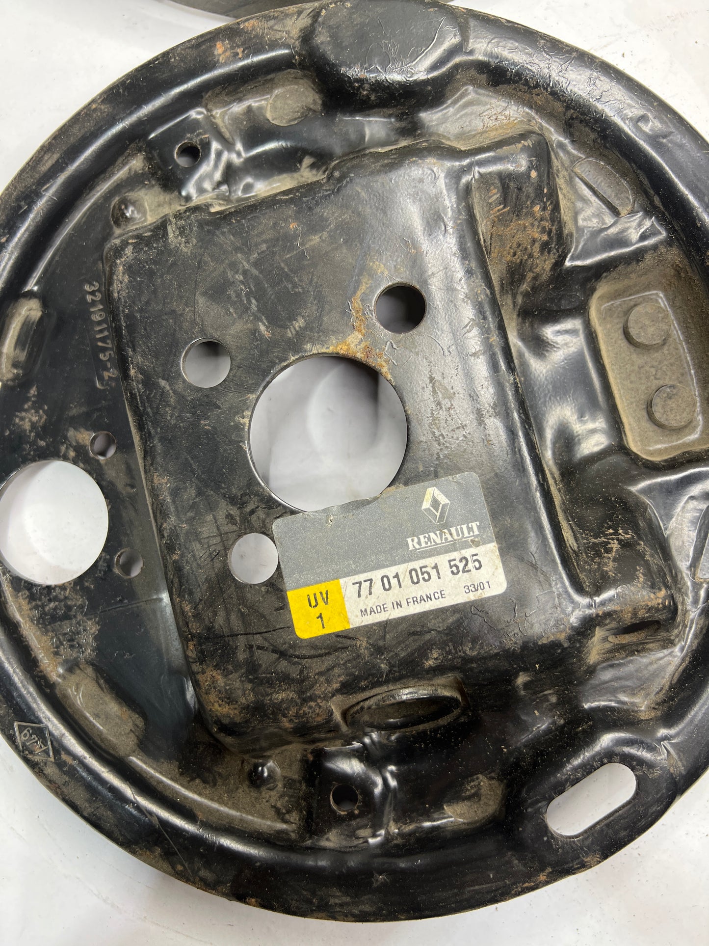 7701051525 PLATO FRENO IZQ RENAULT